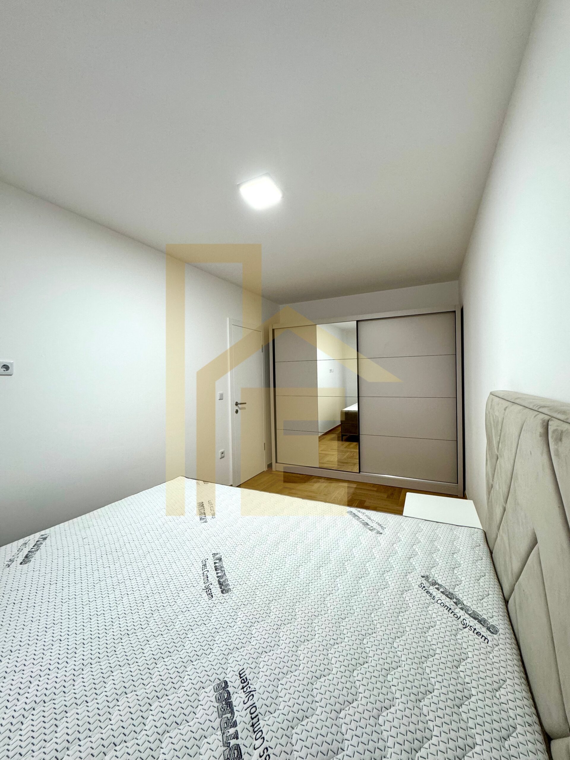 Potpuno nov trosoban stan, podnožje Starčevice slika 17