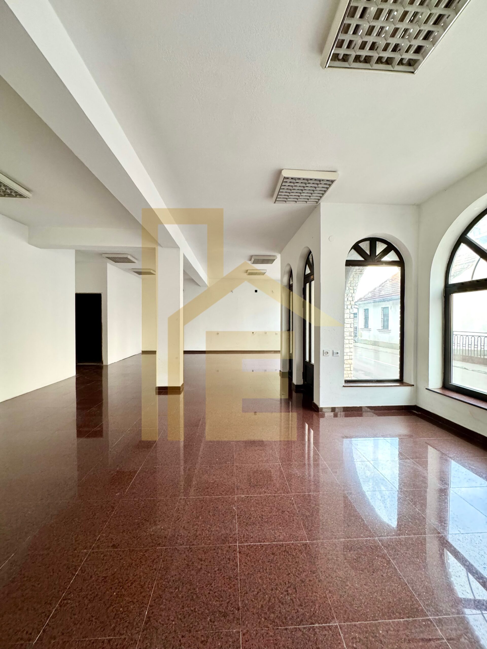 Iznajmljujemo poslovni prostor u naselju Nova Varoš slika 9