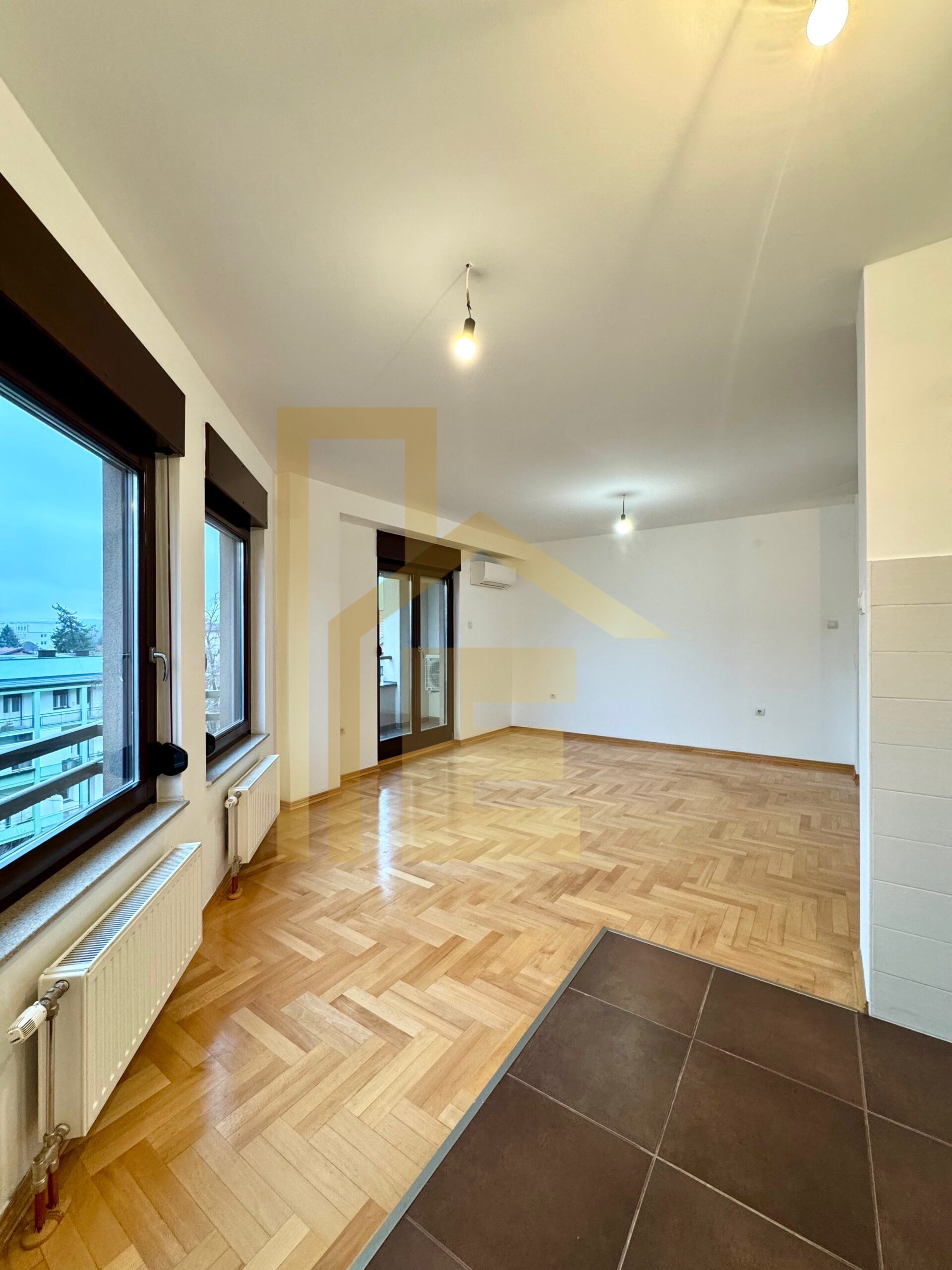 Dvosoban stan sa garažom, naselje Hisete slika 8