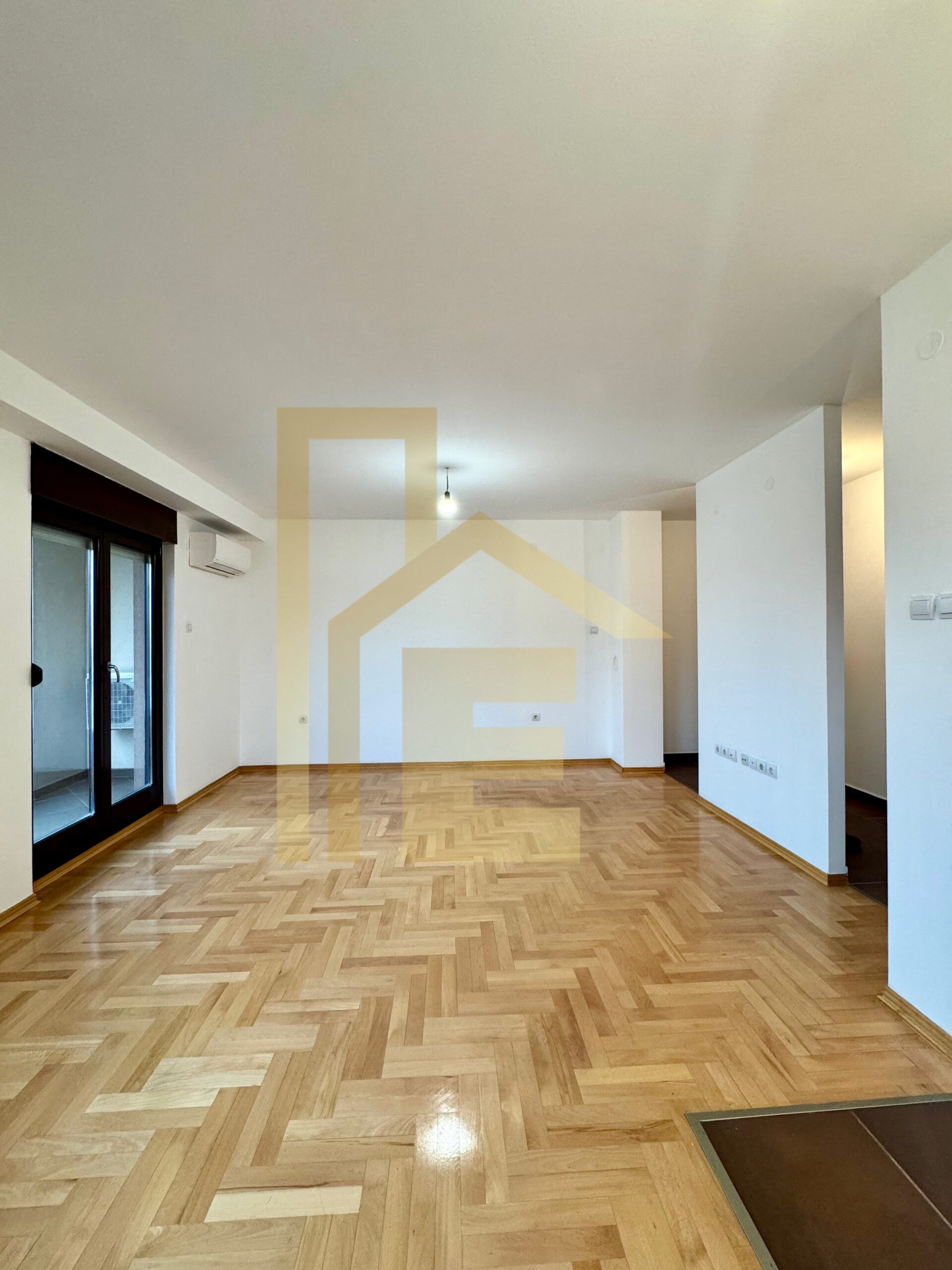 Dvosoban stan sa garažom, naselje Hisete slika 7