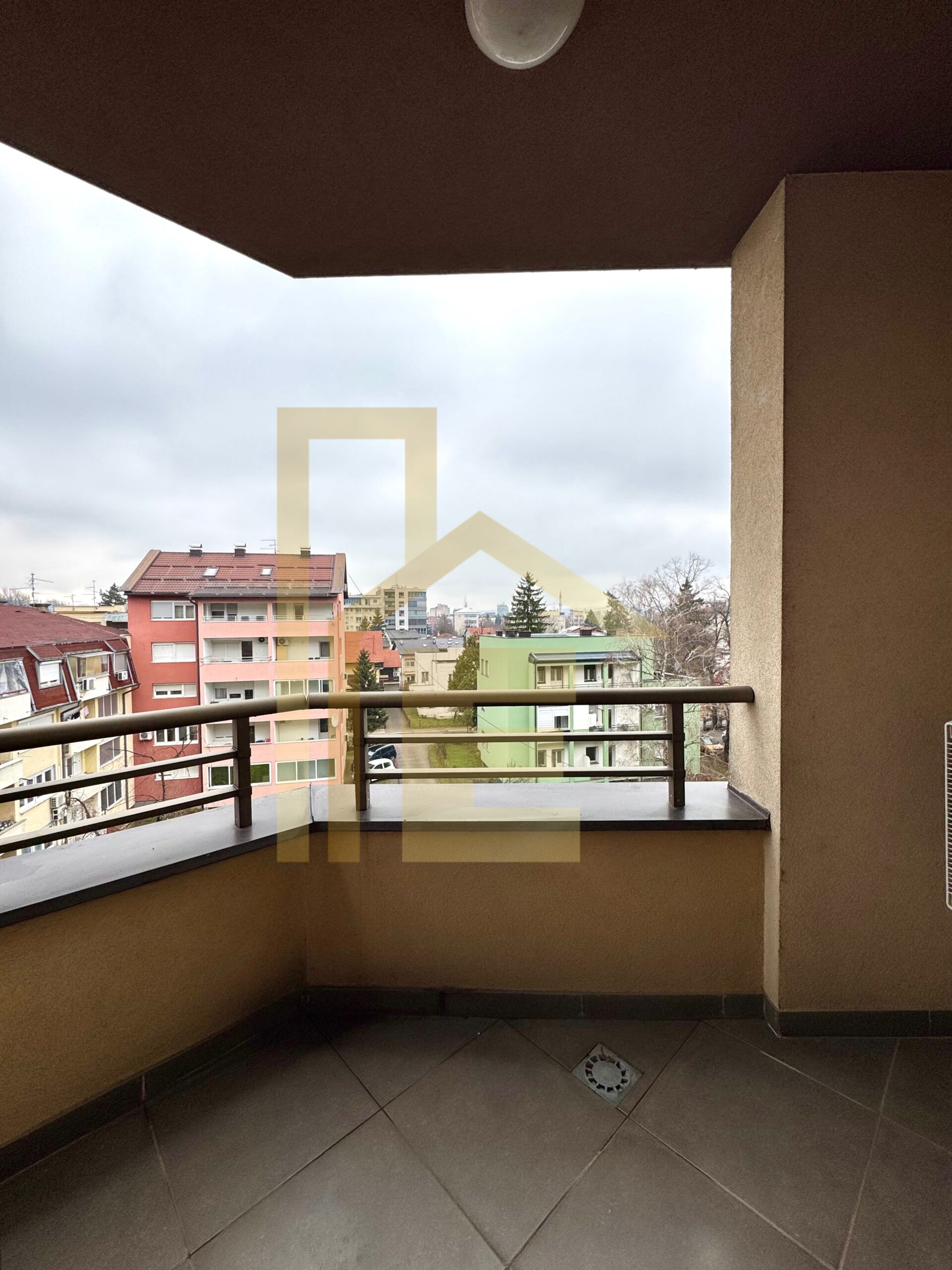 Dvosoban stan sa garažom, naselje Hisete slika 6