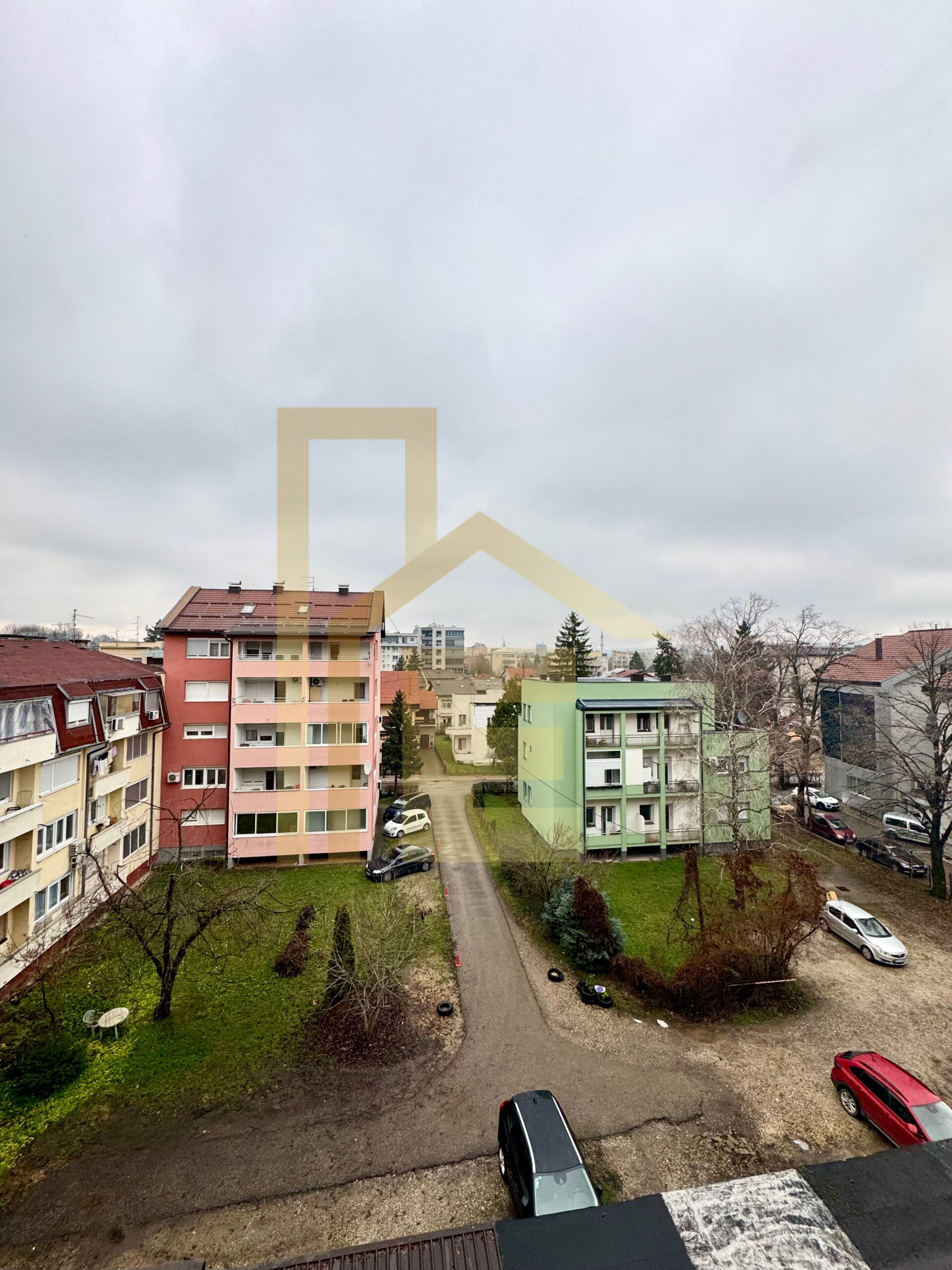 Dvosoban stan sa garažom, naselje Hisete slika 11