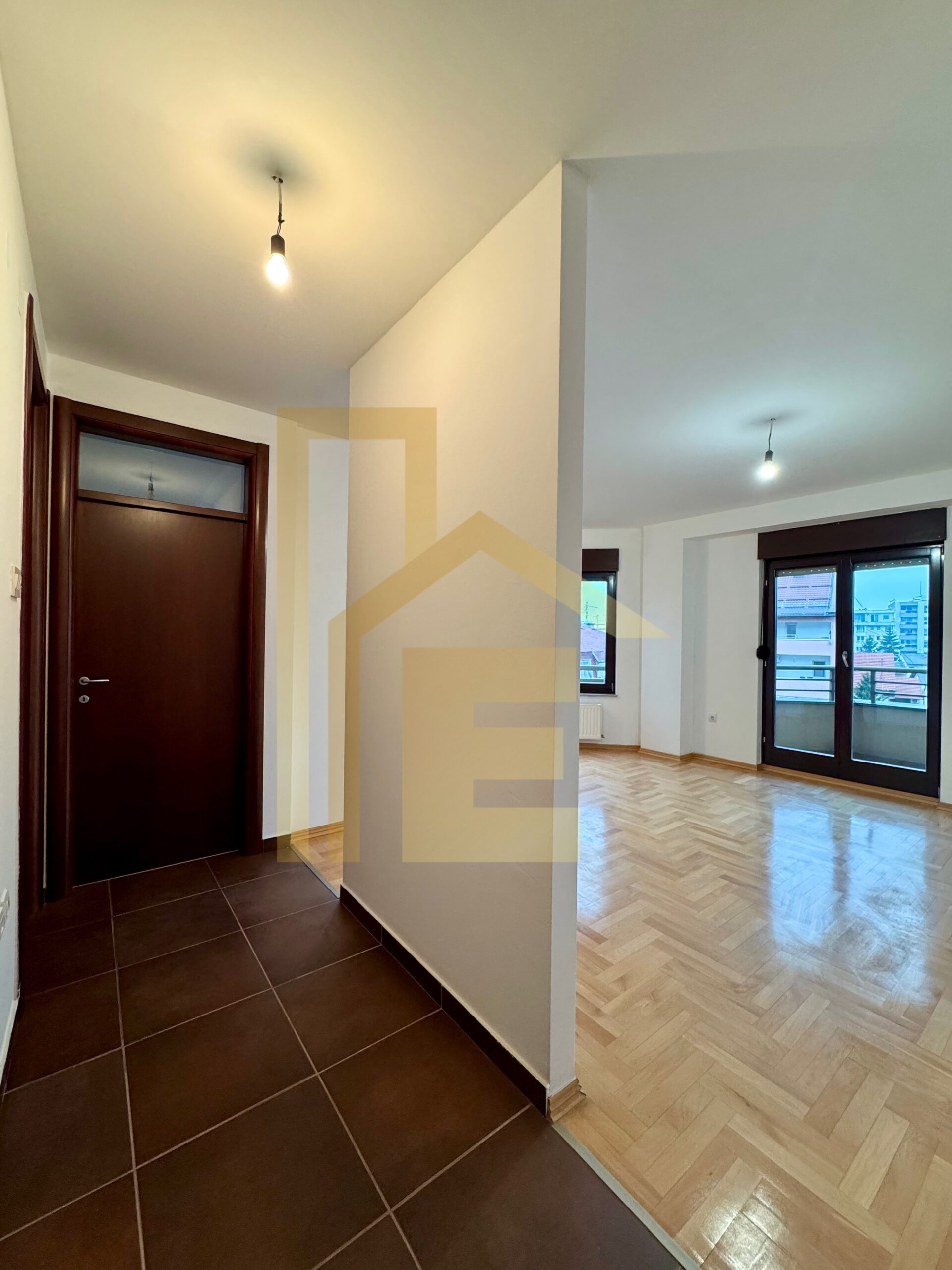 Dvosoban stan sa garažom, naselje Hisete slika 10