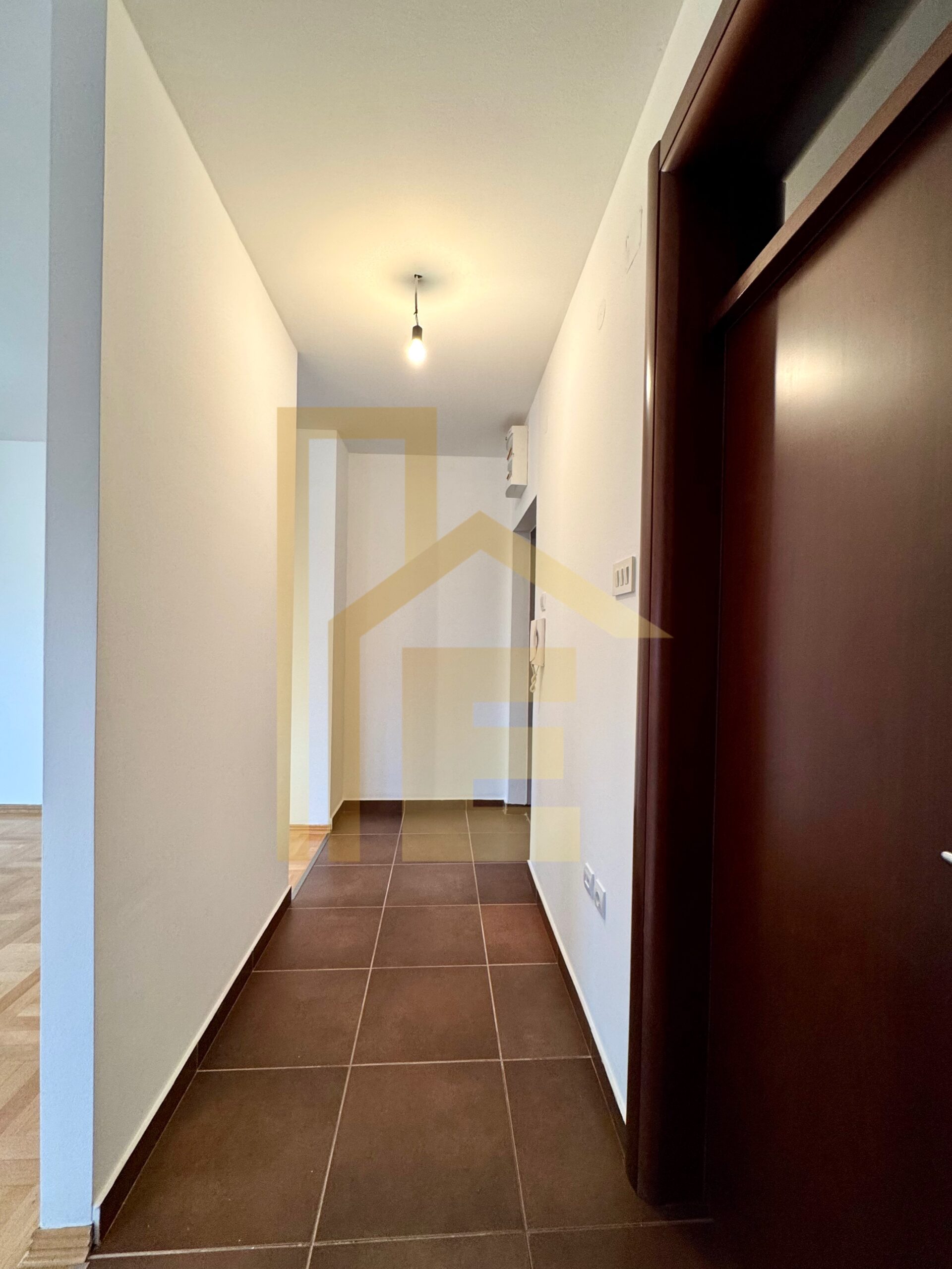 Dvosoban stan sa garažom, naselje Hisete slika 9