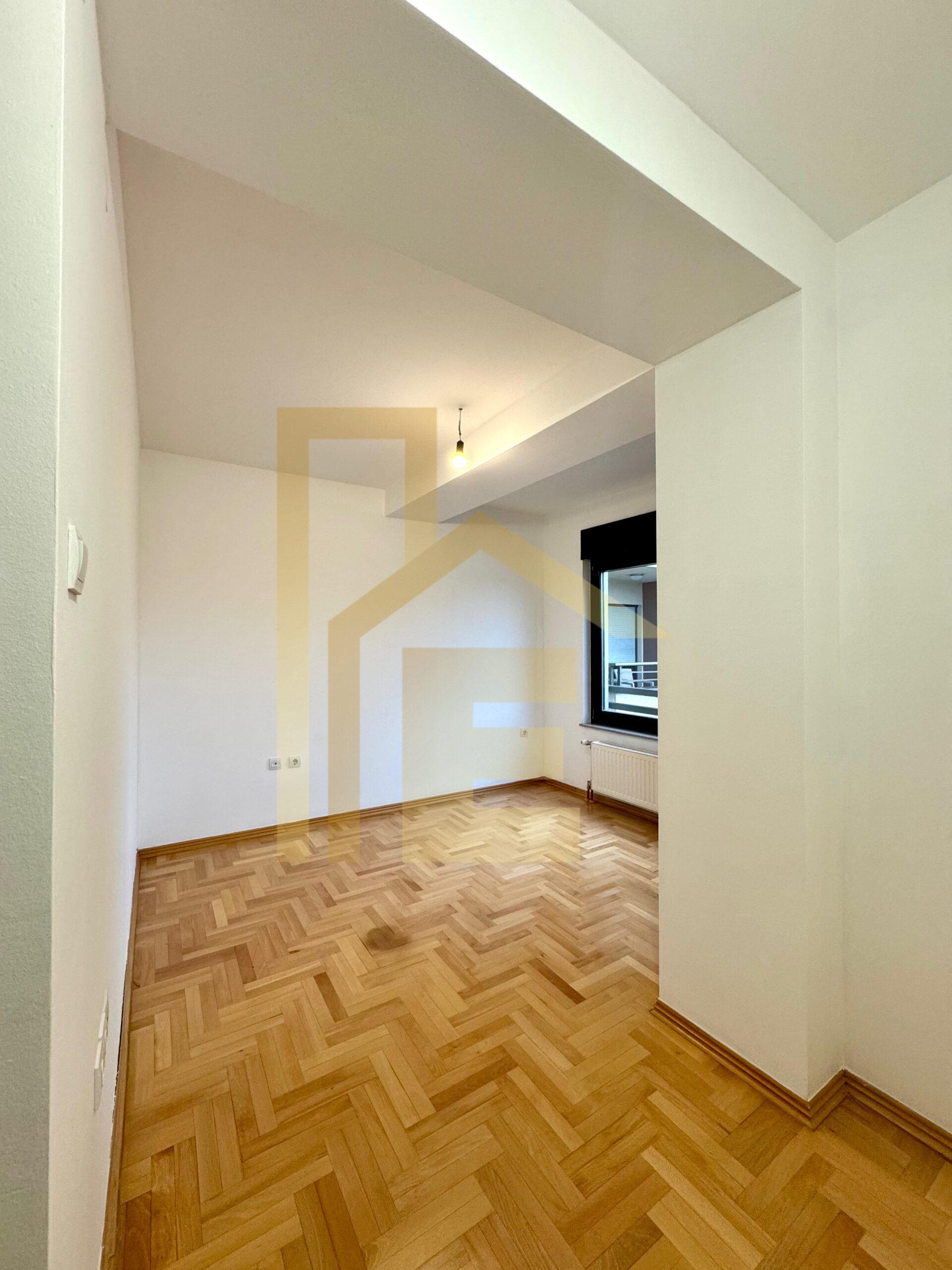 Dvosoban stan sa garažom, naselje Hisete slika 14