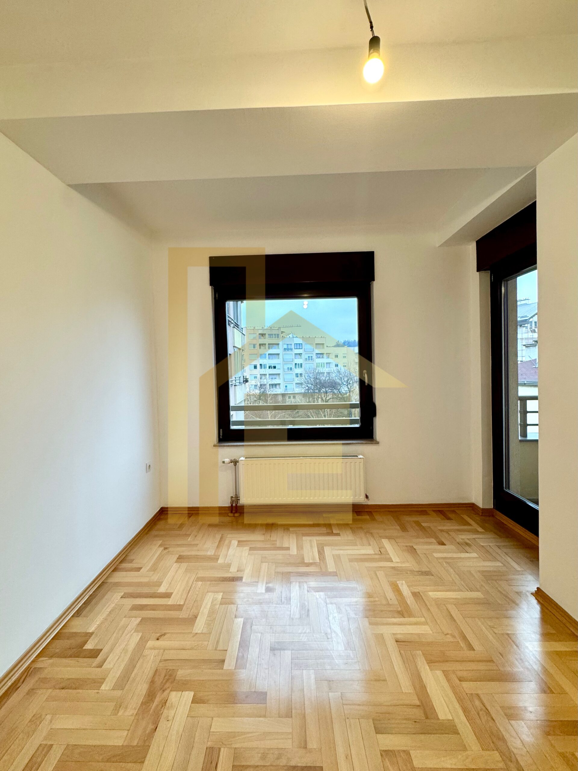 Dvosoban stan sa garažom, naselje Hisete slika 13