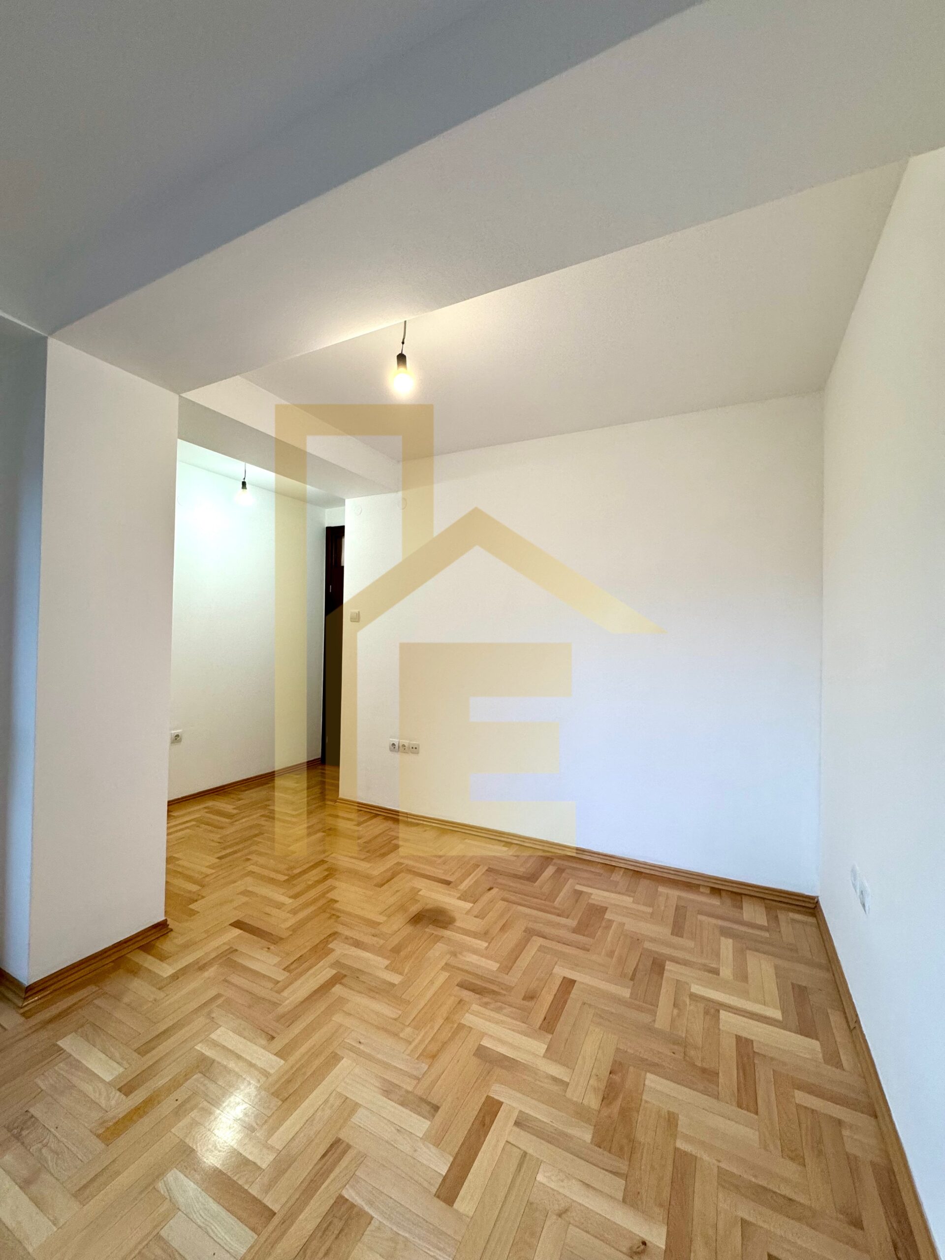 Dvosoban stan sa garažom, naselje Hisete slika 12