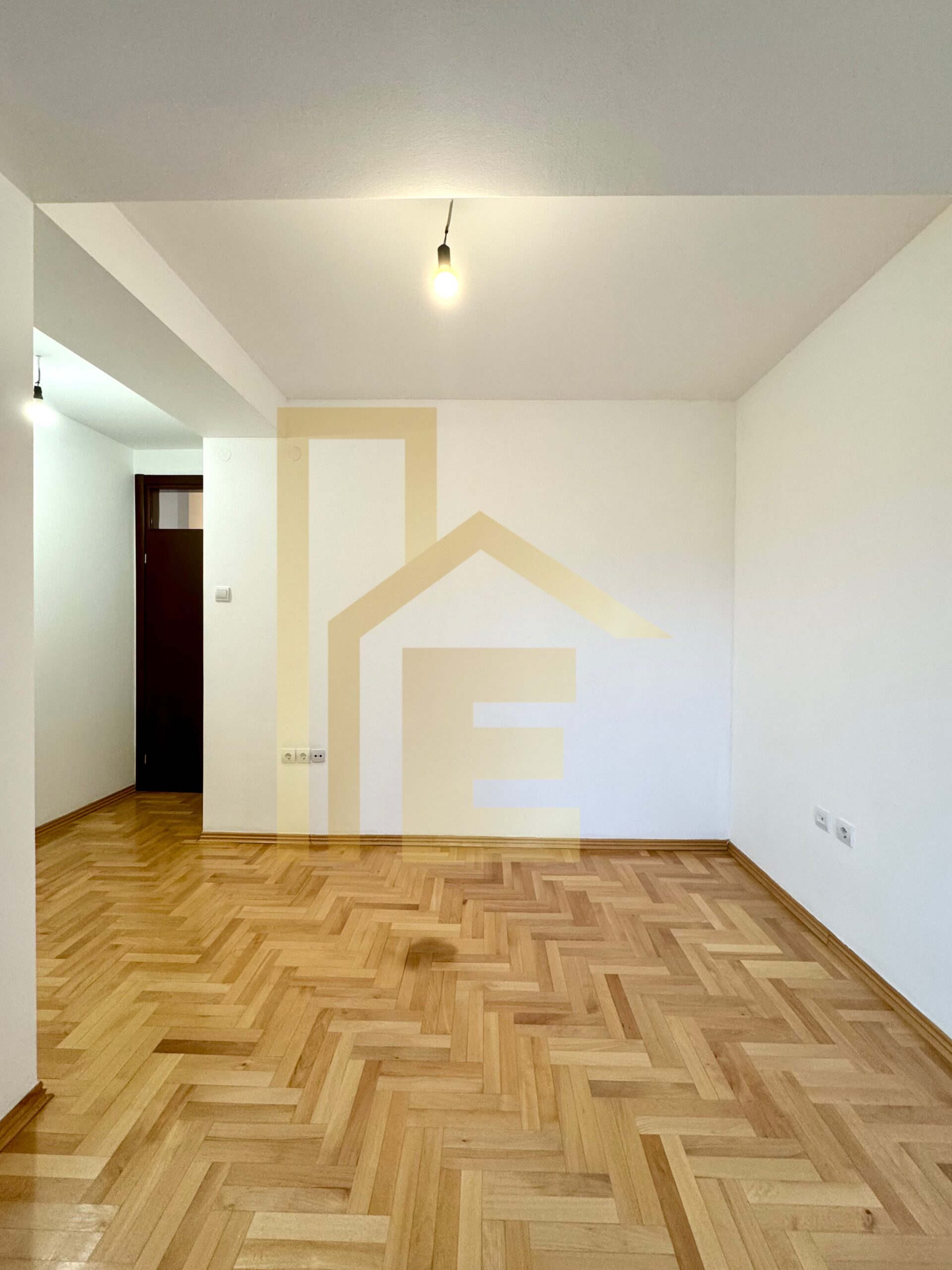 Dvosoban stan sa garažom, naselje Hisete slika 15