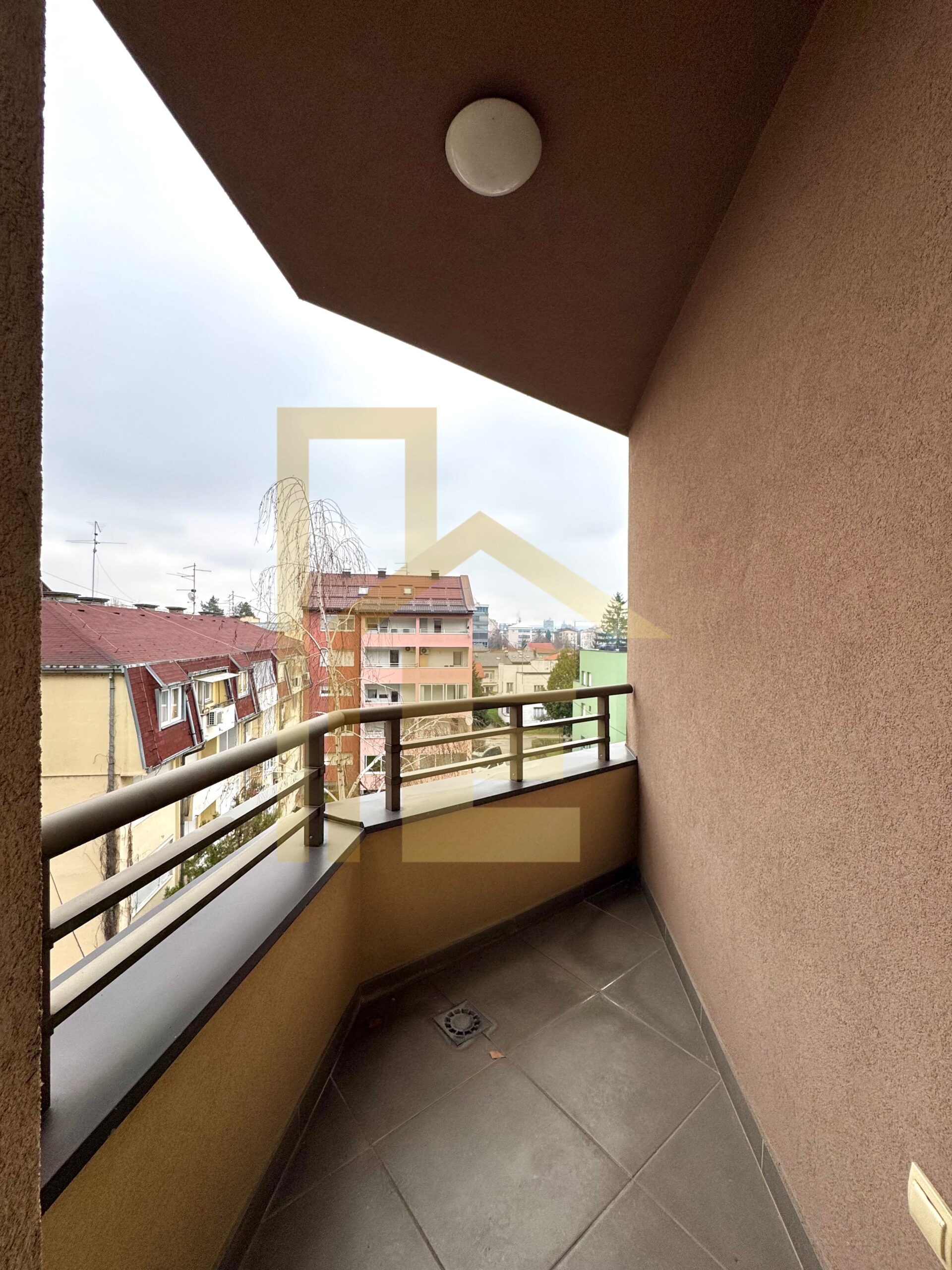 Dvosoban stan sa garažom, naselje Hisete slika 17