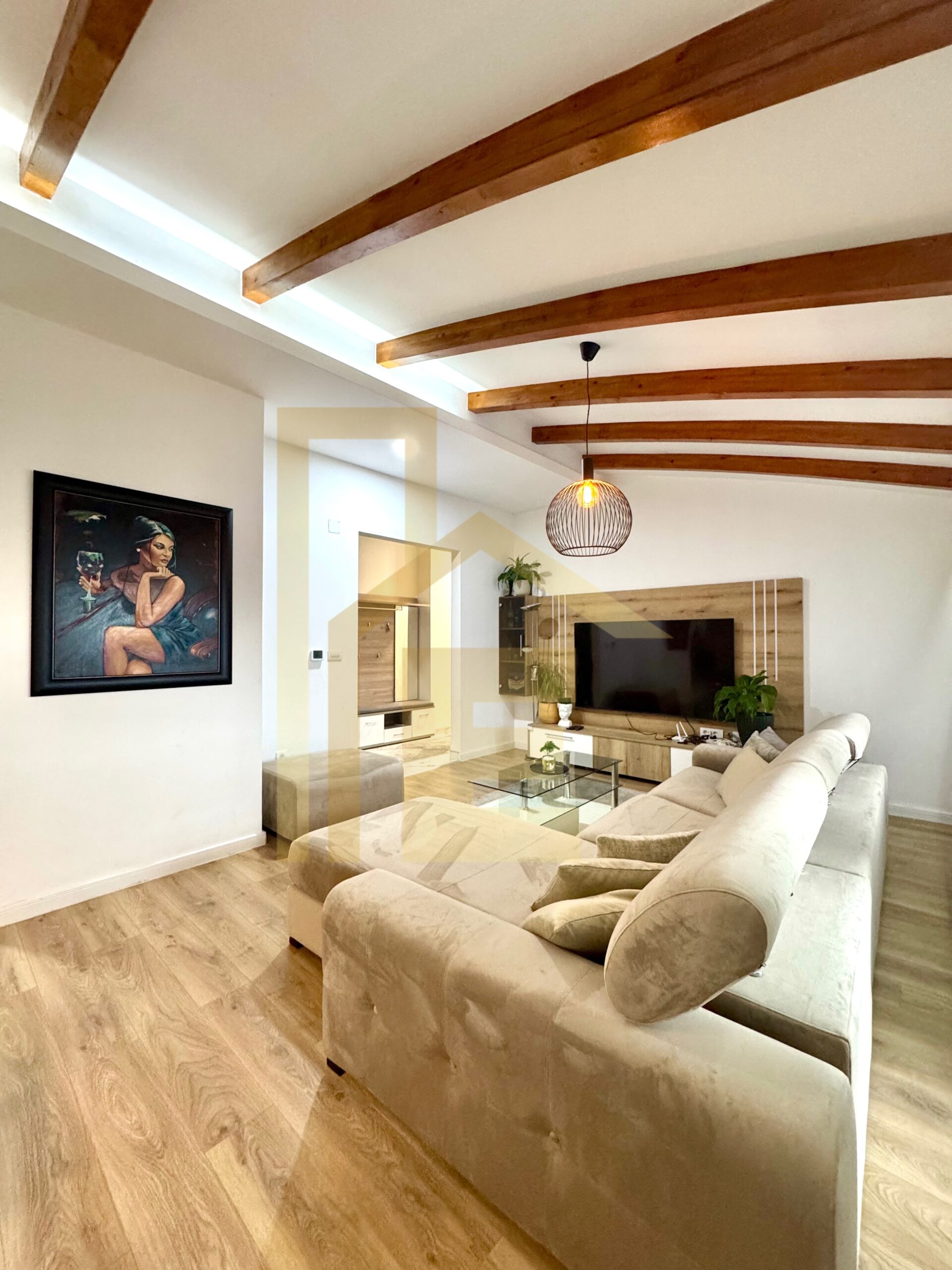 Na prodaju luksuzan trosoban stan u centru grada slika 2