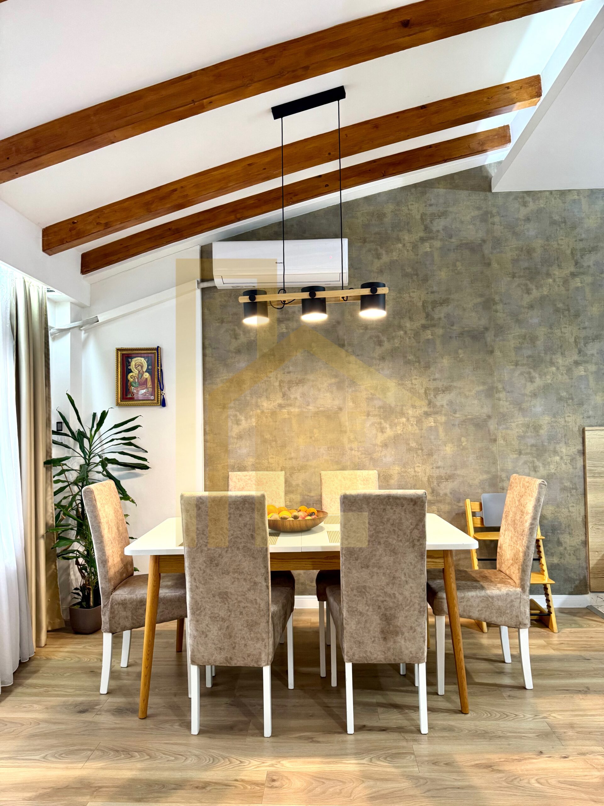 Na prodaju luksuzan trosoban stan u centru grada slika 4