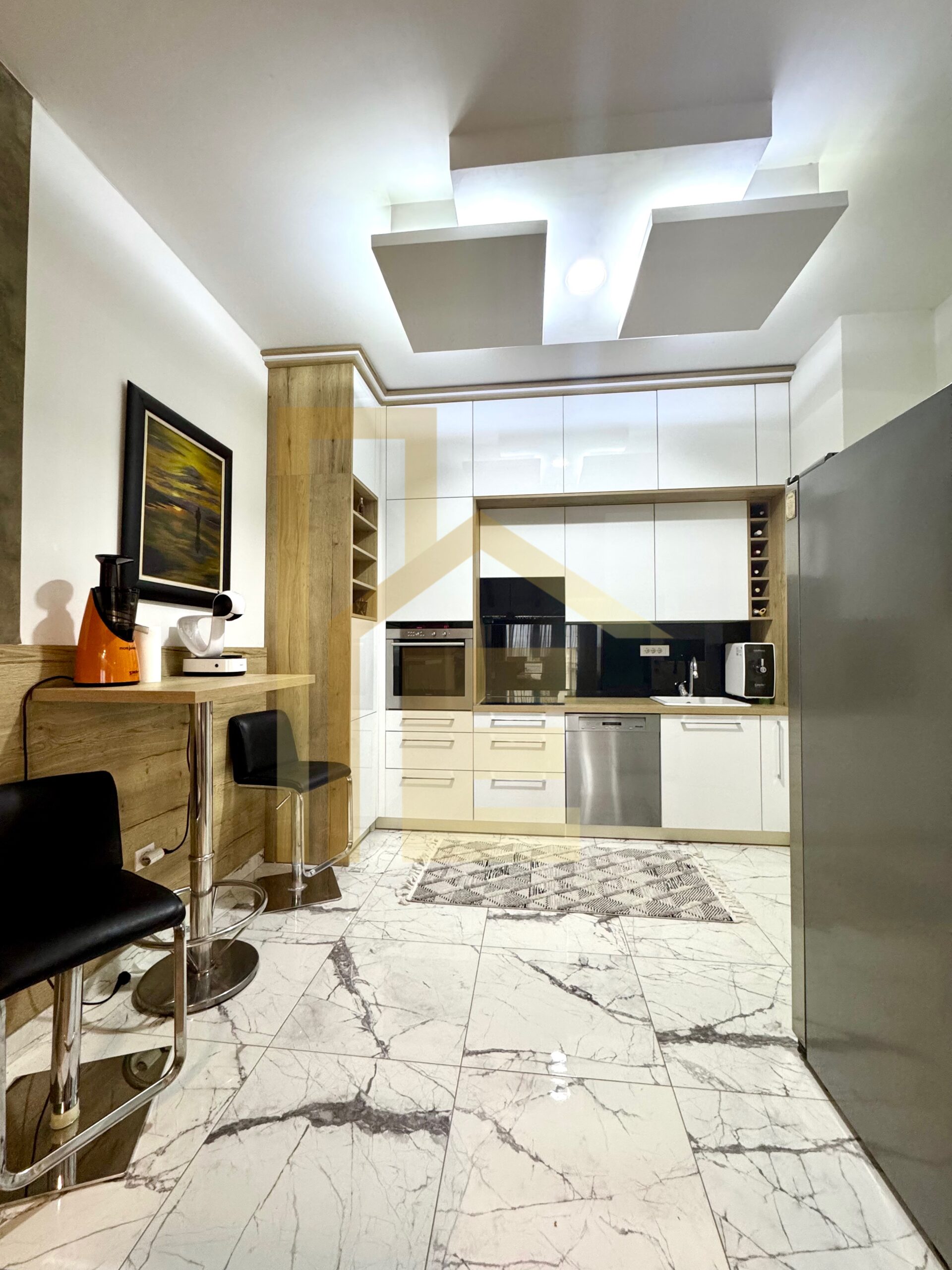 Na prodaju luksuzan trosoban stan u centru grada slika 7