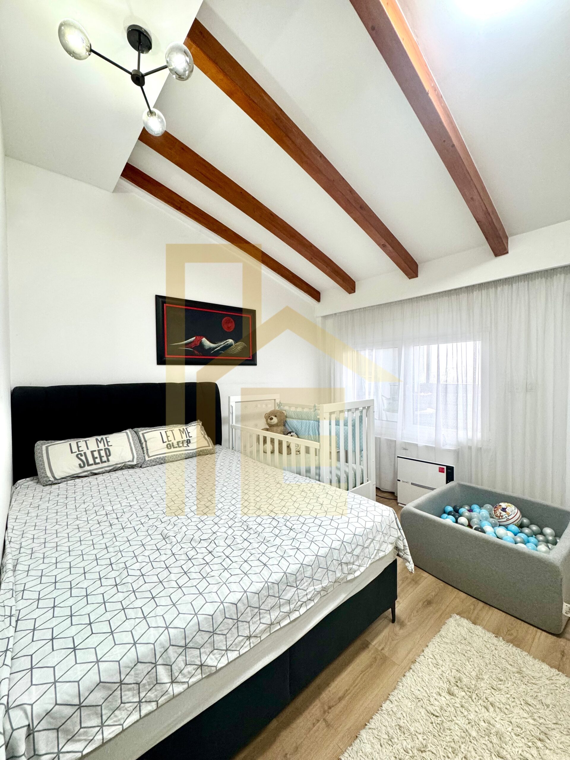 Na prodaju luksuzan trosoban stan u centru grada slika 11