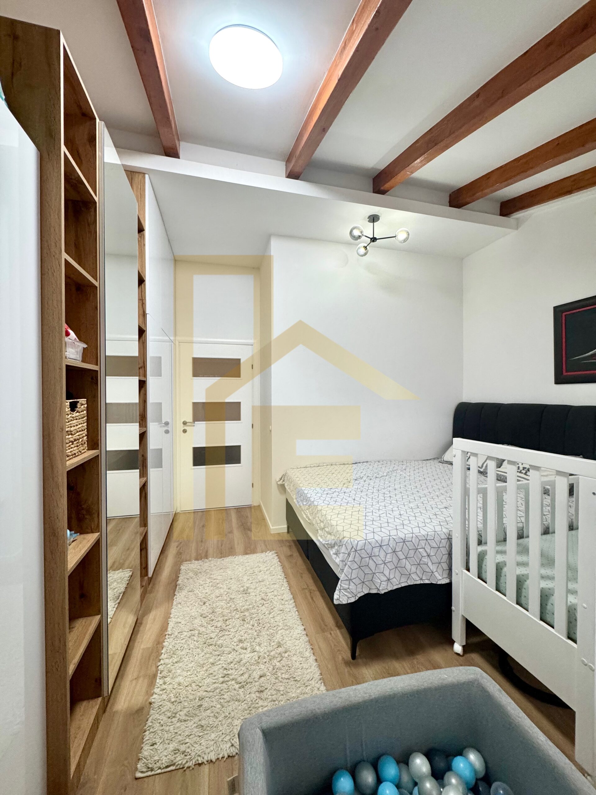 Na prodaju luksuzan trosoban stan u centru grada slika 12