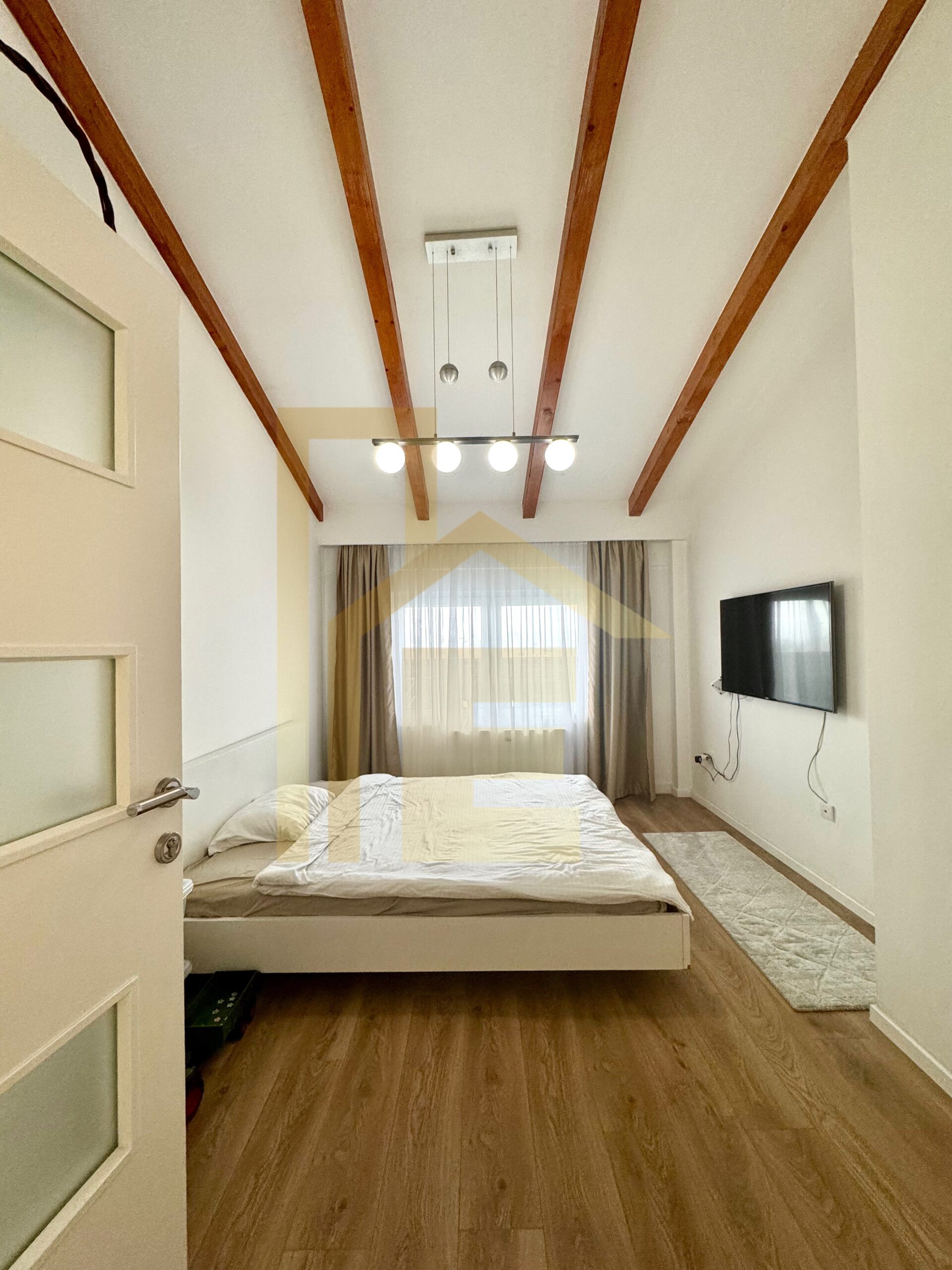 Na prodaju luksuzan trosoban stan u centru grada slika 14