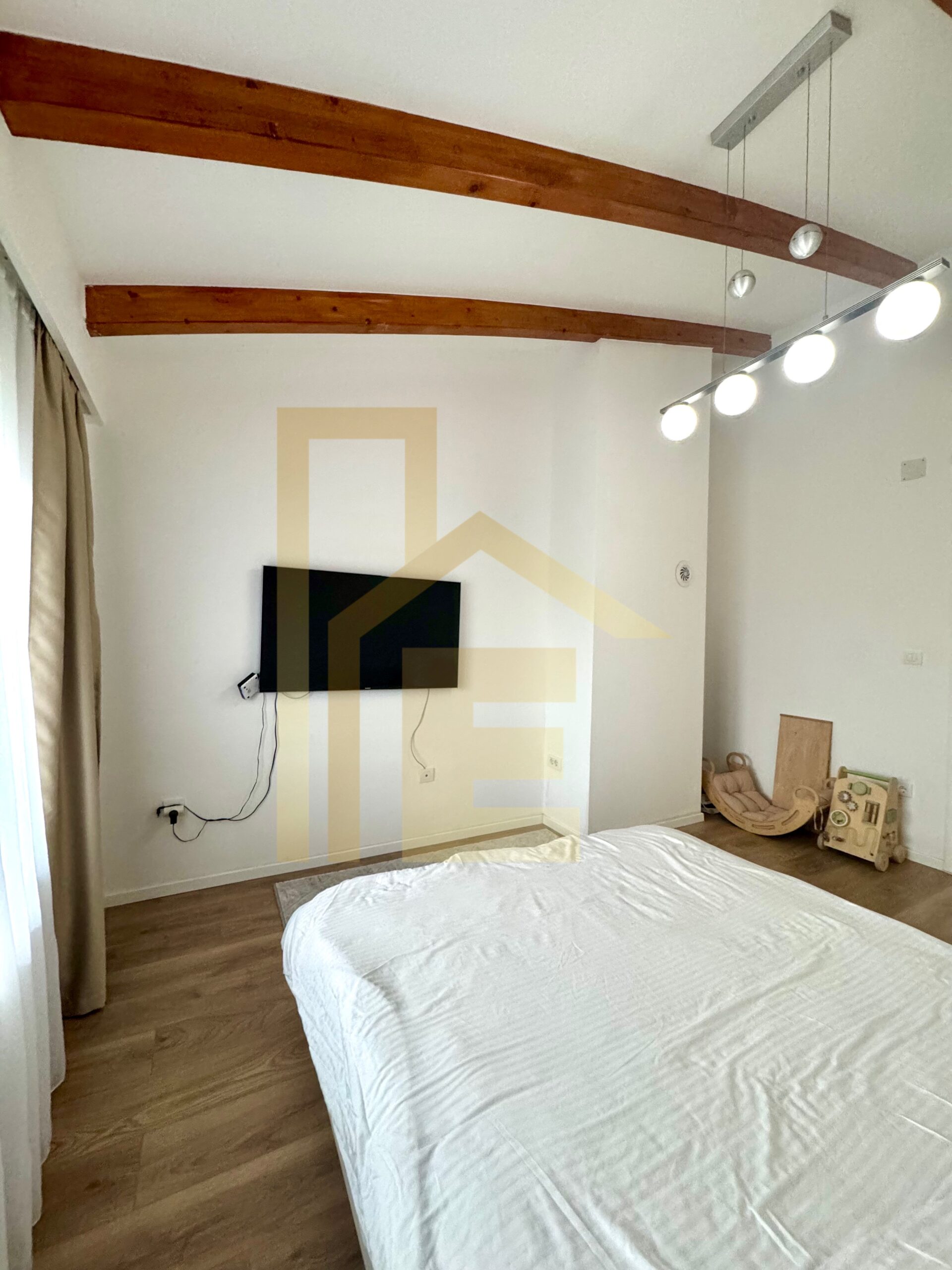 Na prodaju luksuzan trosoban stan u centru grada slika 16