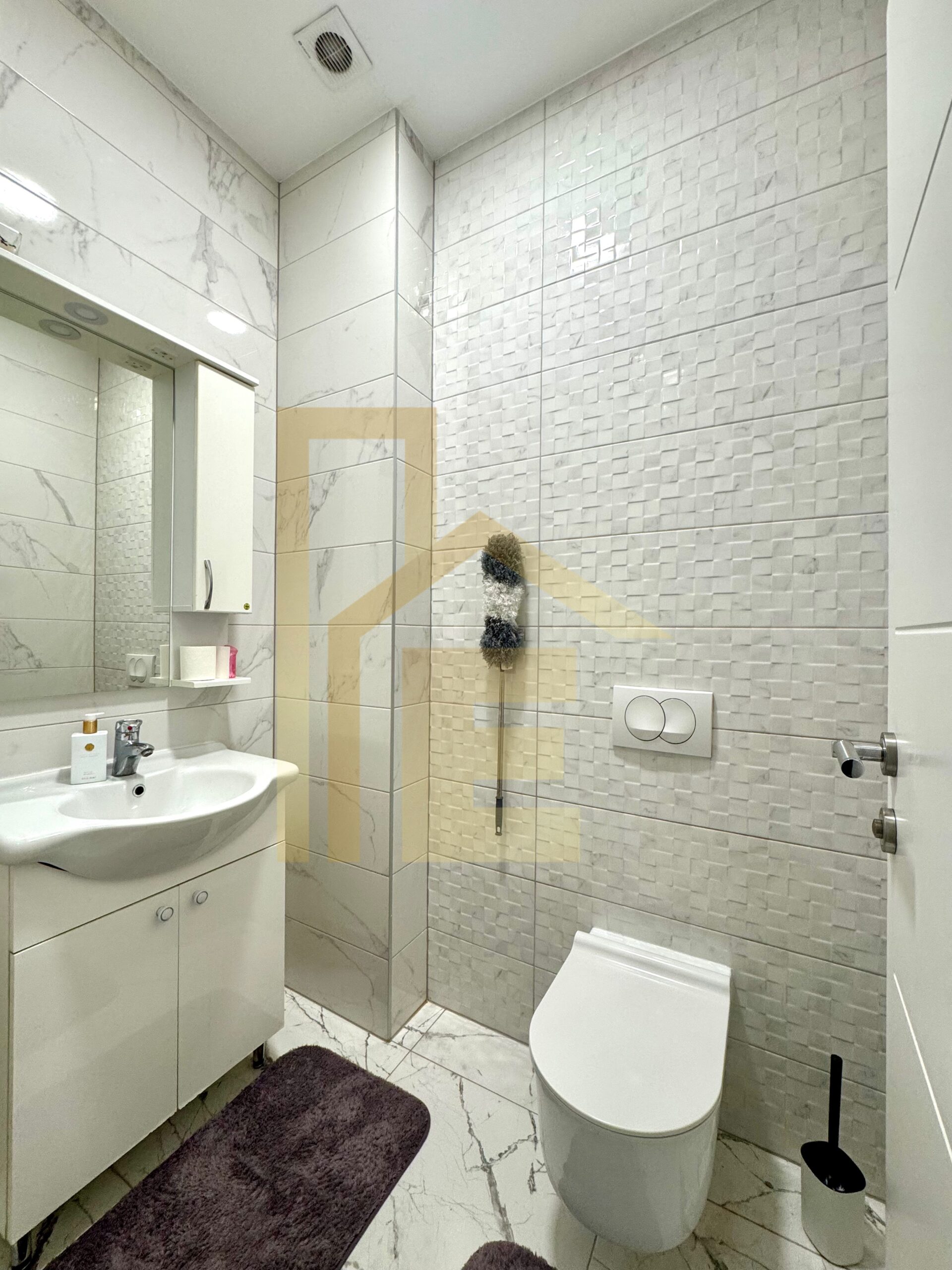 Na prodaju luksuzan trosoban stan u centru grada slika 20