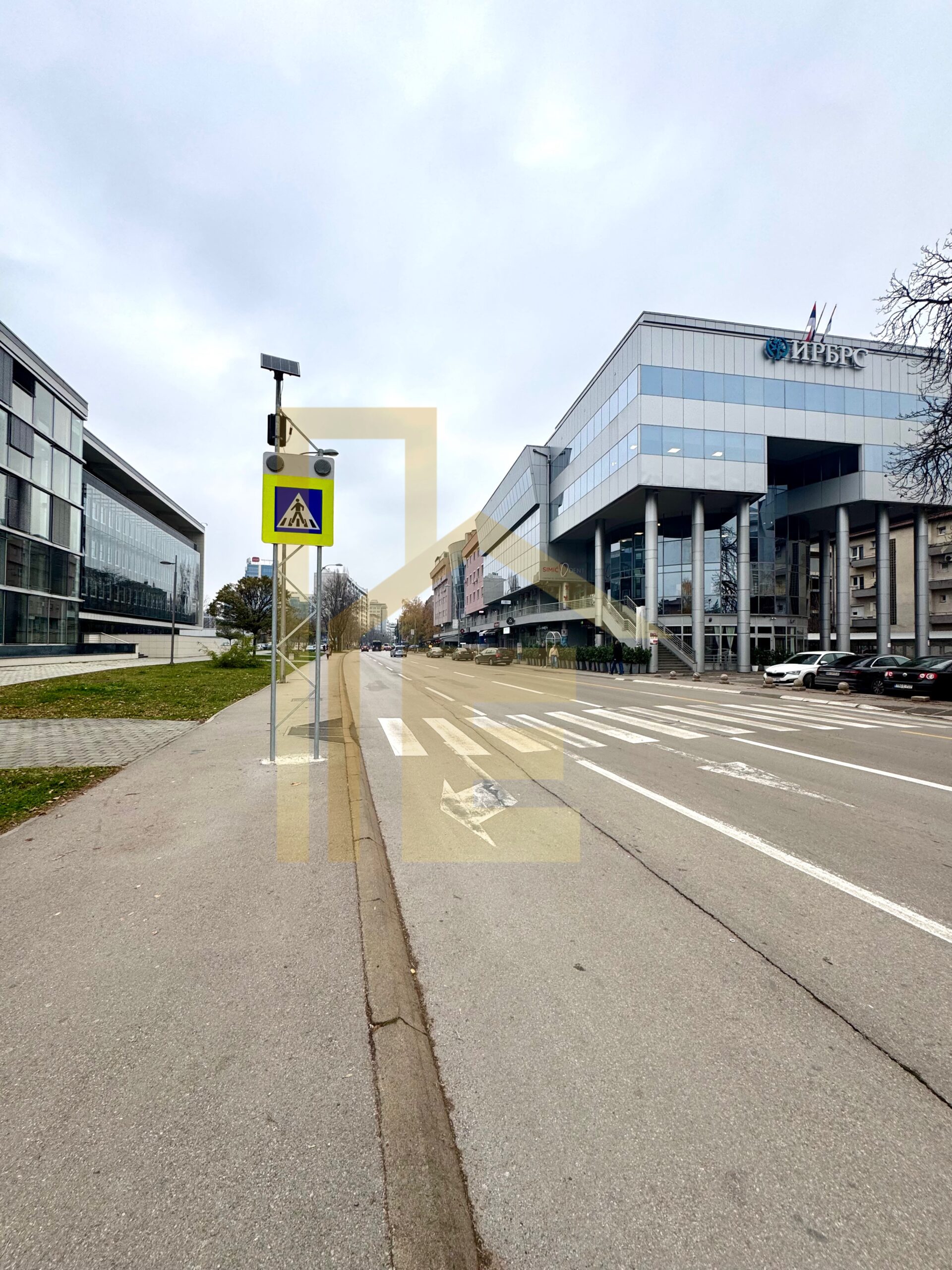 Na prodaju luksuzan trosoban stan u centru grada slika 25