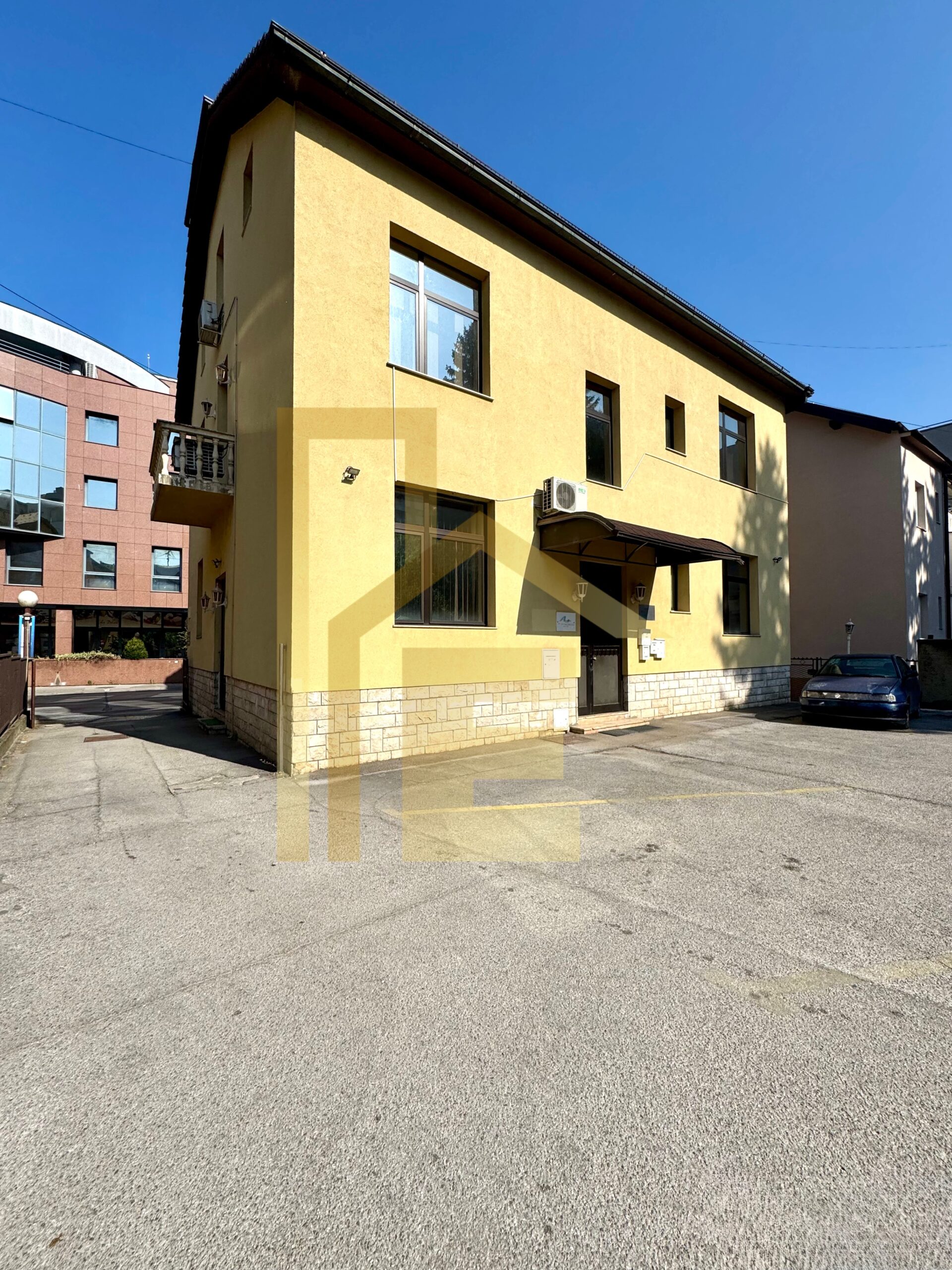 Iznajmljujemo poslovni prostor u centru grada slika 7