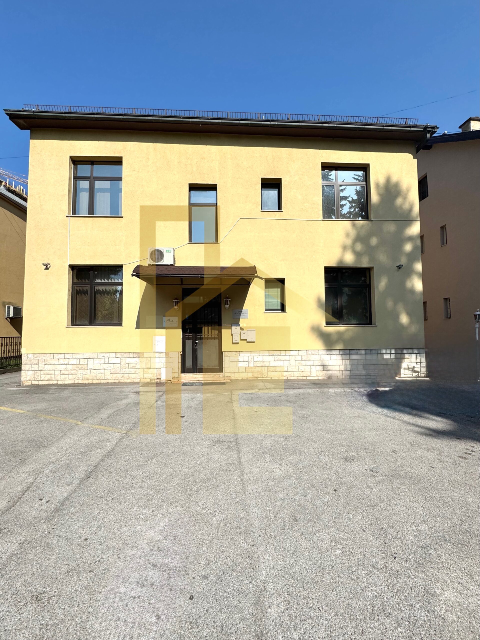 Iznajmljujemo poslovni prostor u centru grada slika 10