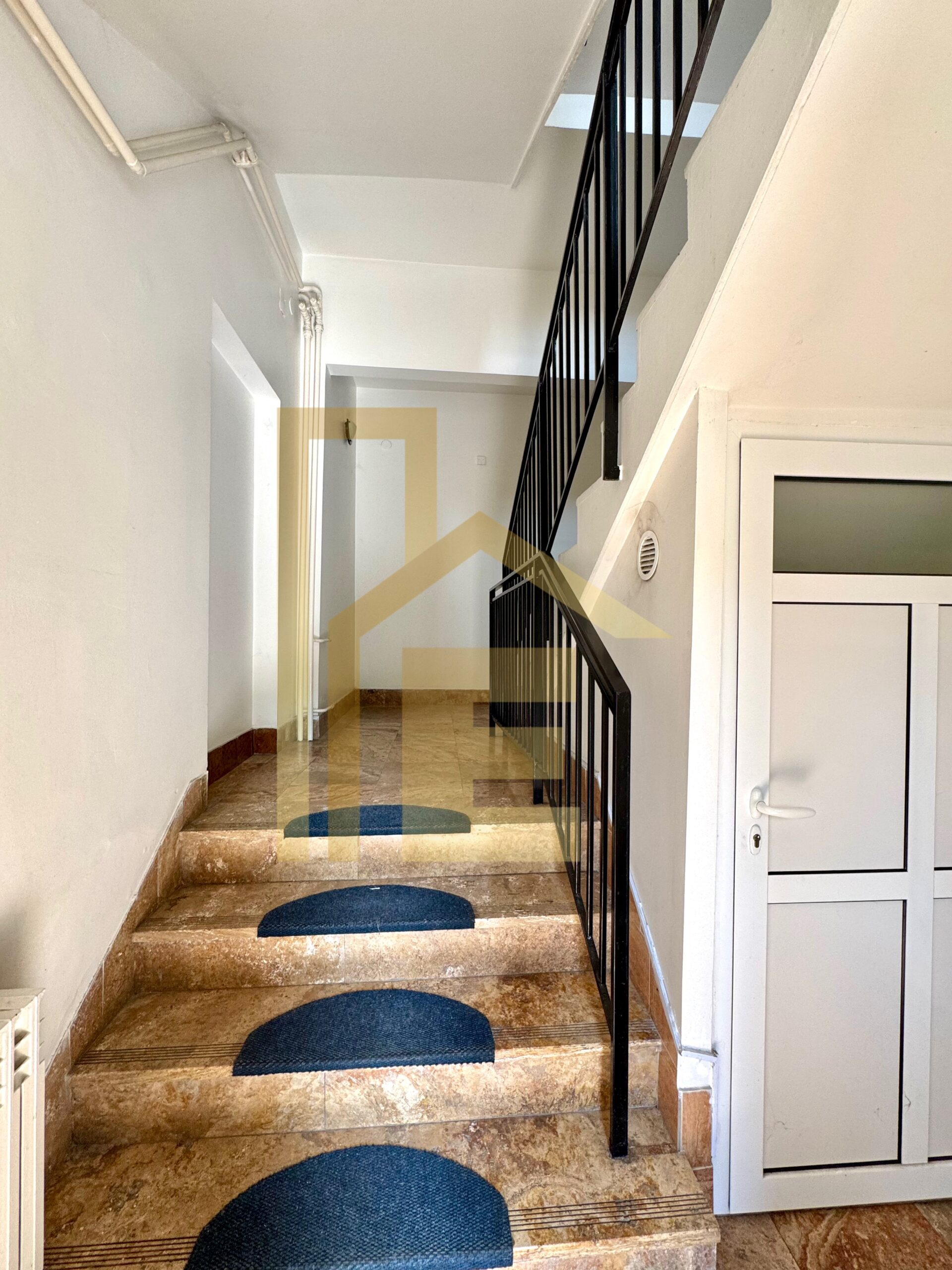 Iznajmljujemo poslovni prostor u centru grada slika 9