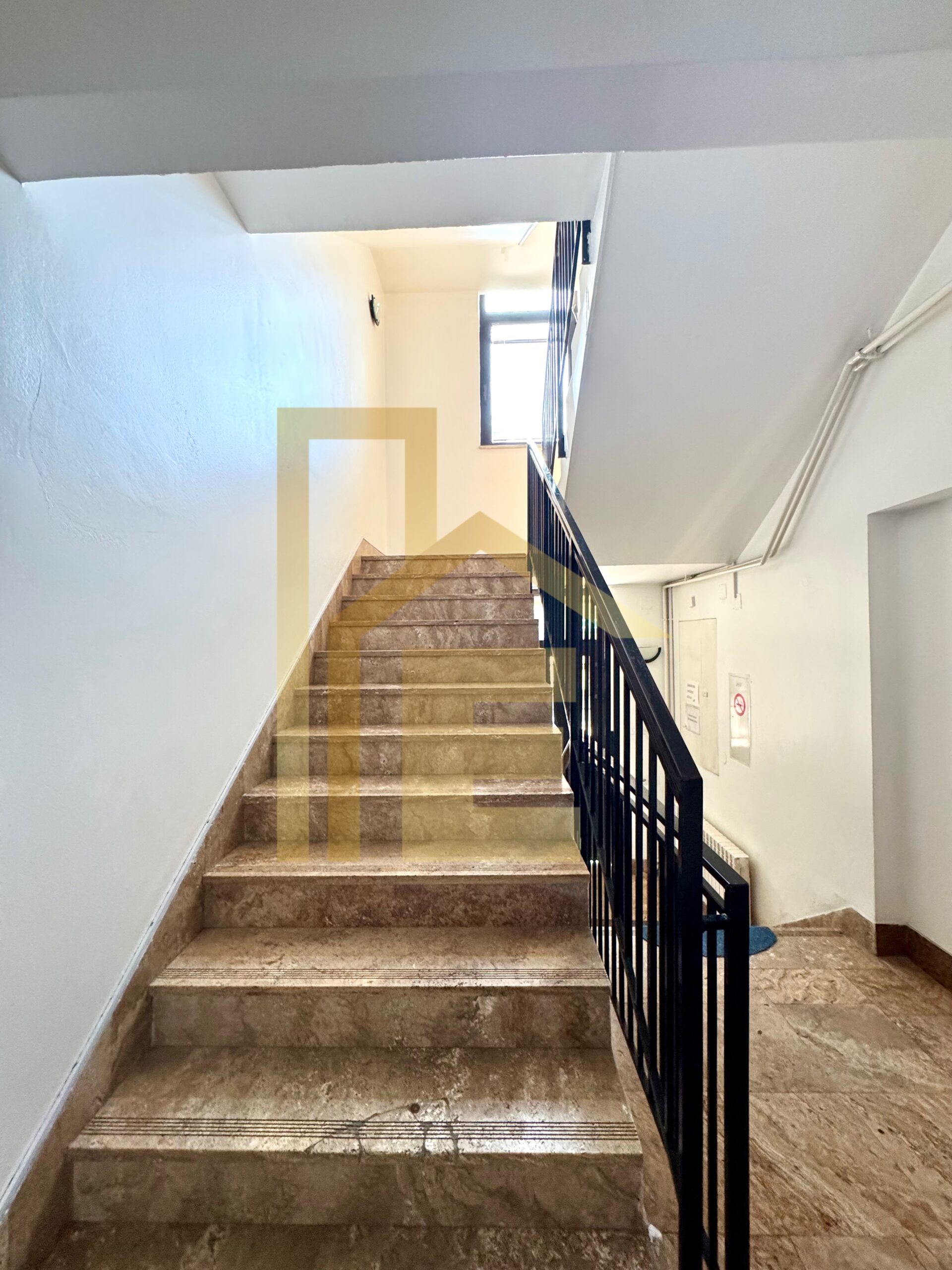 Iznajmljujemo poslovni prostor u centru grada slika 8