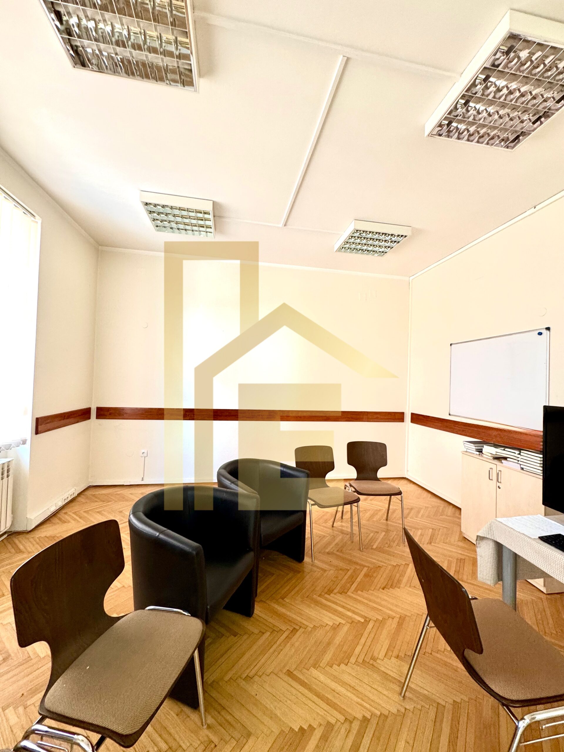 Iznajmljujemo poslovni prostor u centru grada slika 11