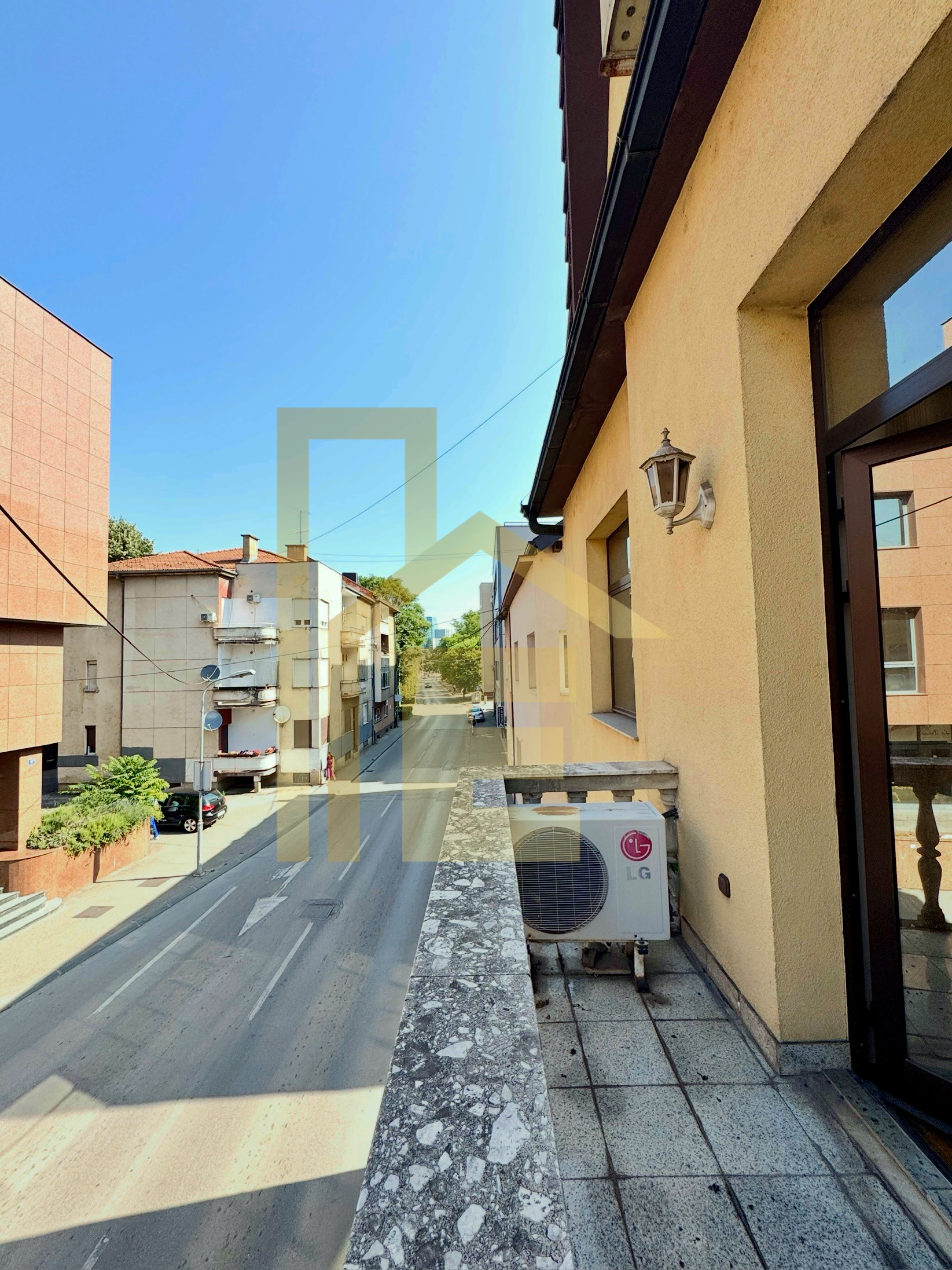 Iznajmljujemo poslovni prostor u centru grada slika 18