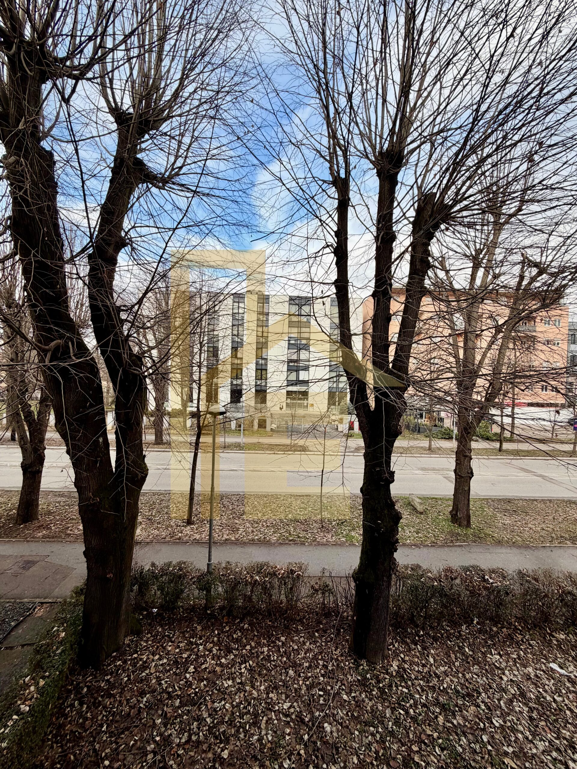 Iznajmljujemo poslovni prostor kod Osnovnog suda slika 4