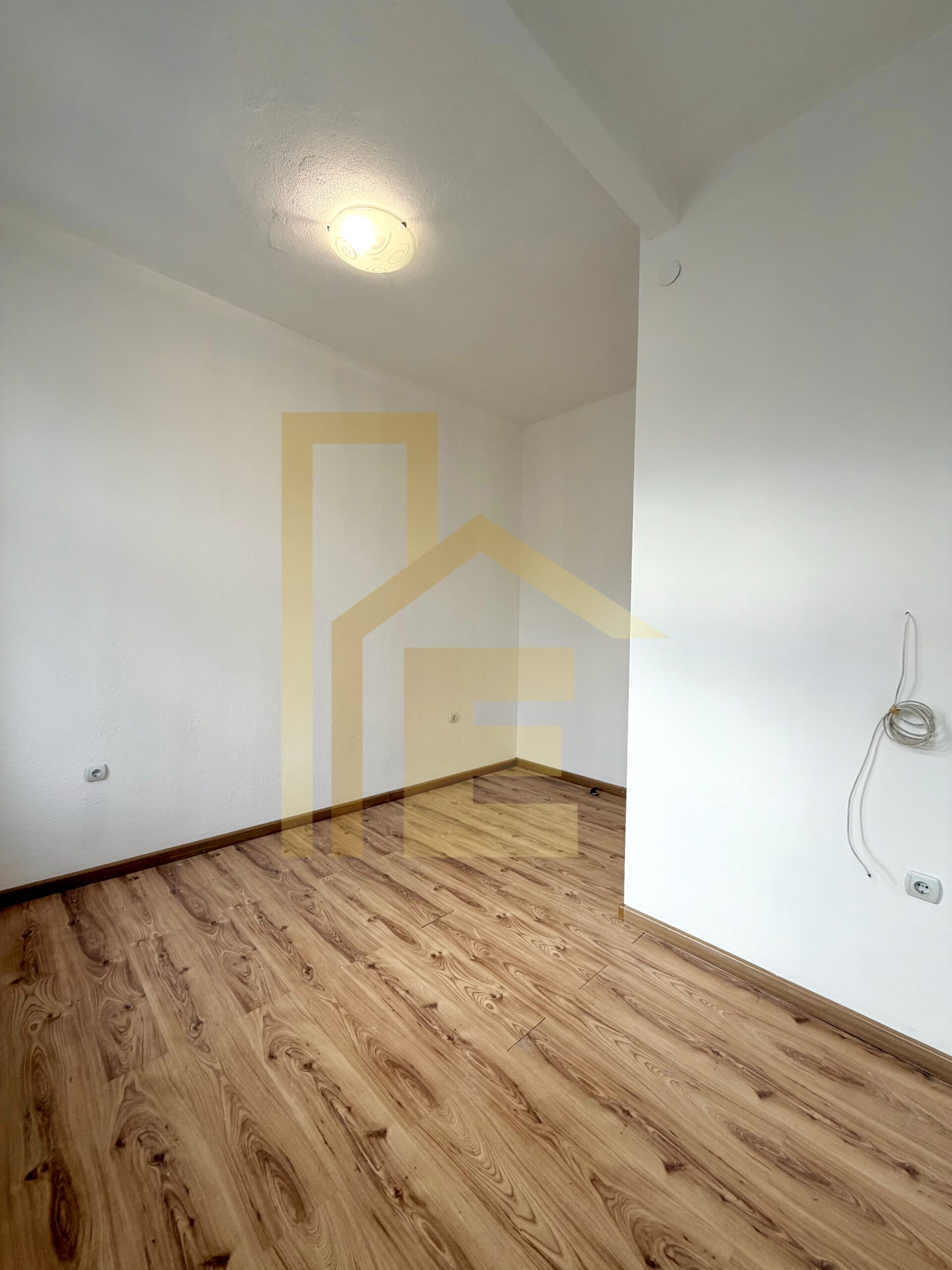 Iznajmljujemo poslovni prostor kod Osnovnog suda slika 14