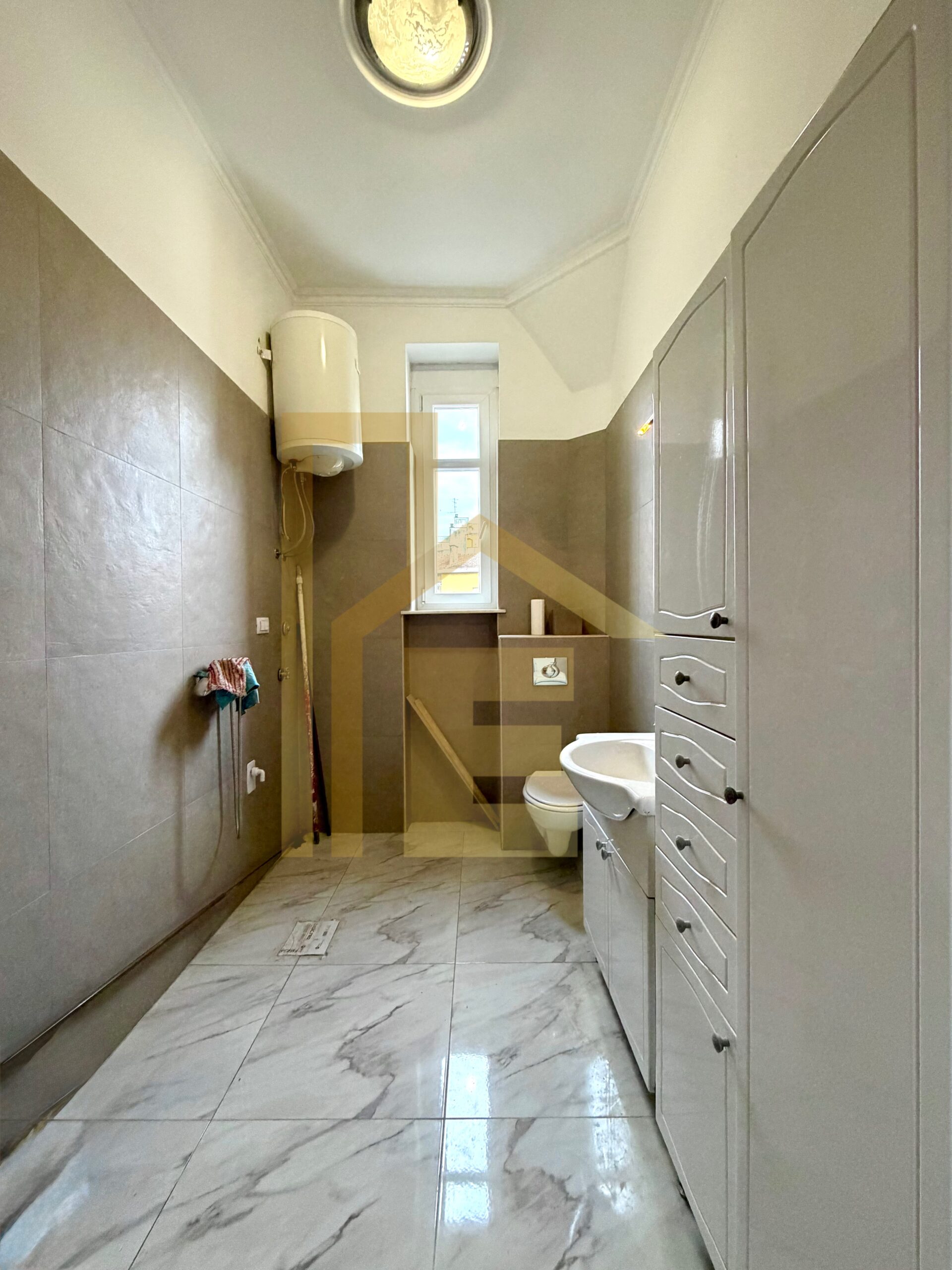 Iznajmljujemo poslovni prostor kod Osnovnog suda slika 13