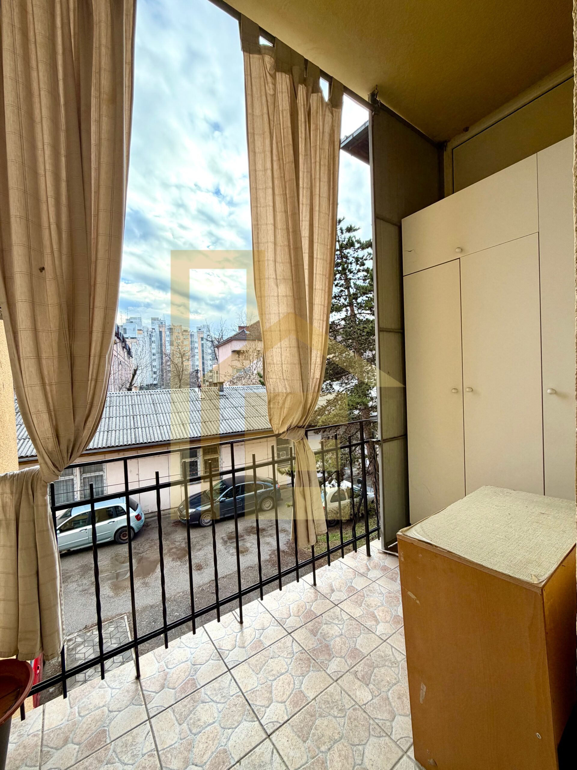 Iznajmljujemo poslovni prostor kod Osnovnog suda slika 12