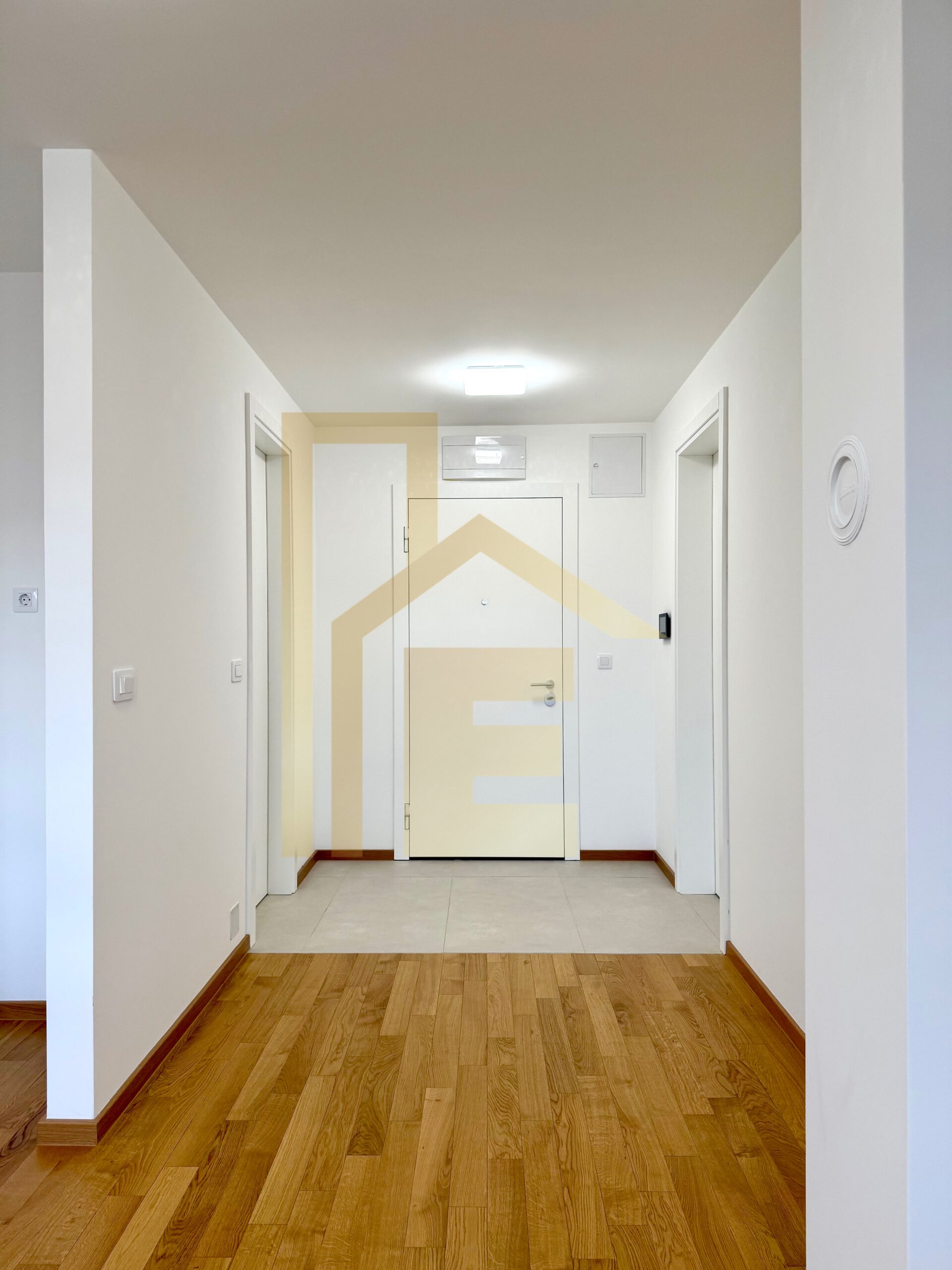 Iznajmljujemo kancelarijski prostor, naselje Lazarevo slika 16