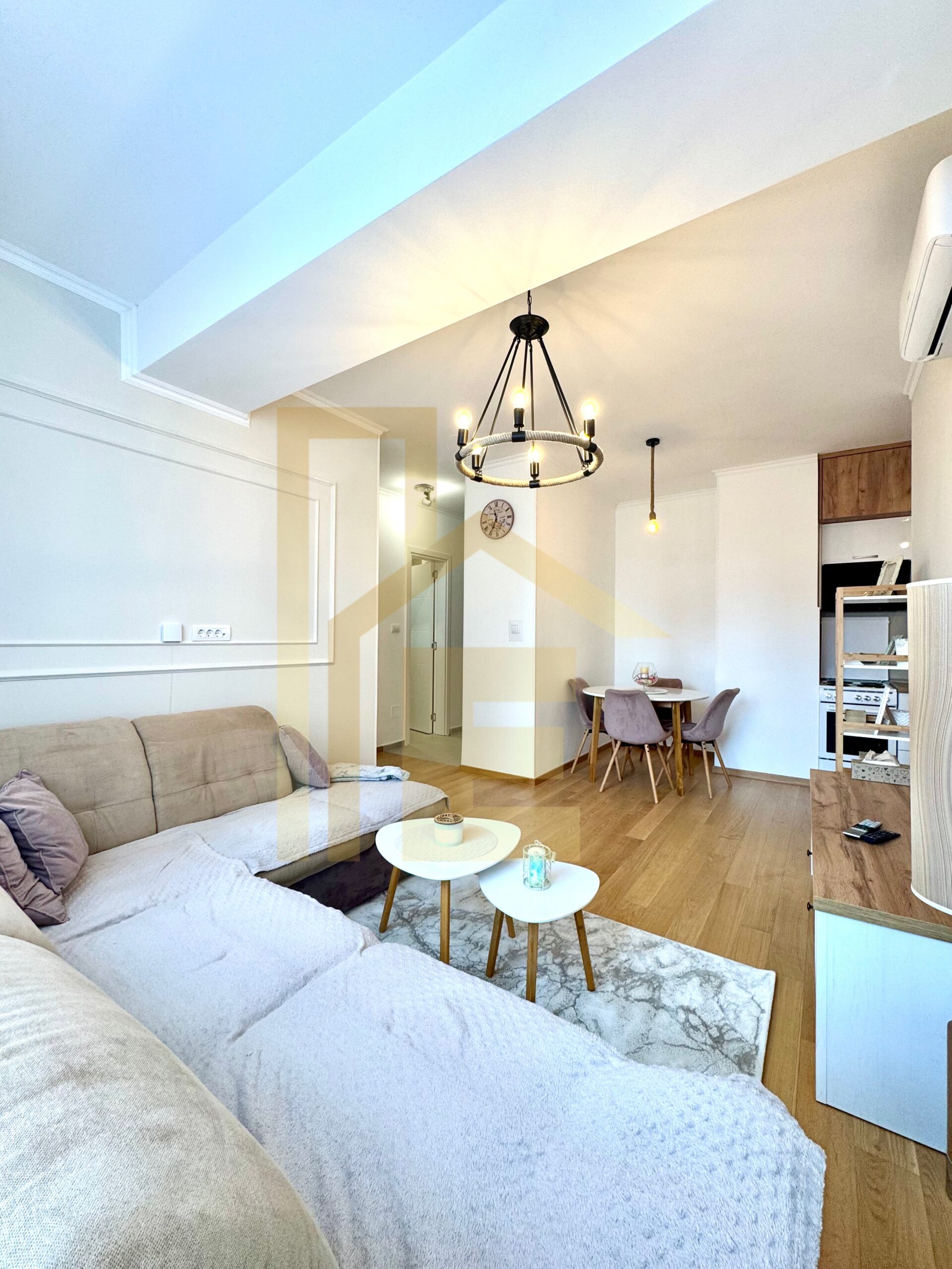 Na prodaju useljiv dvosoban stan, naselje Centar slika 7