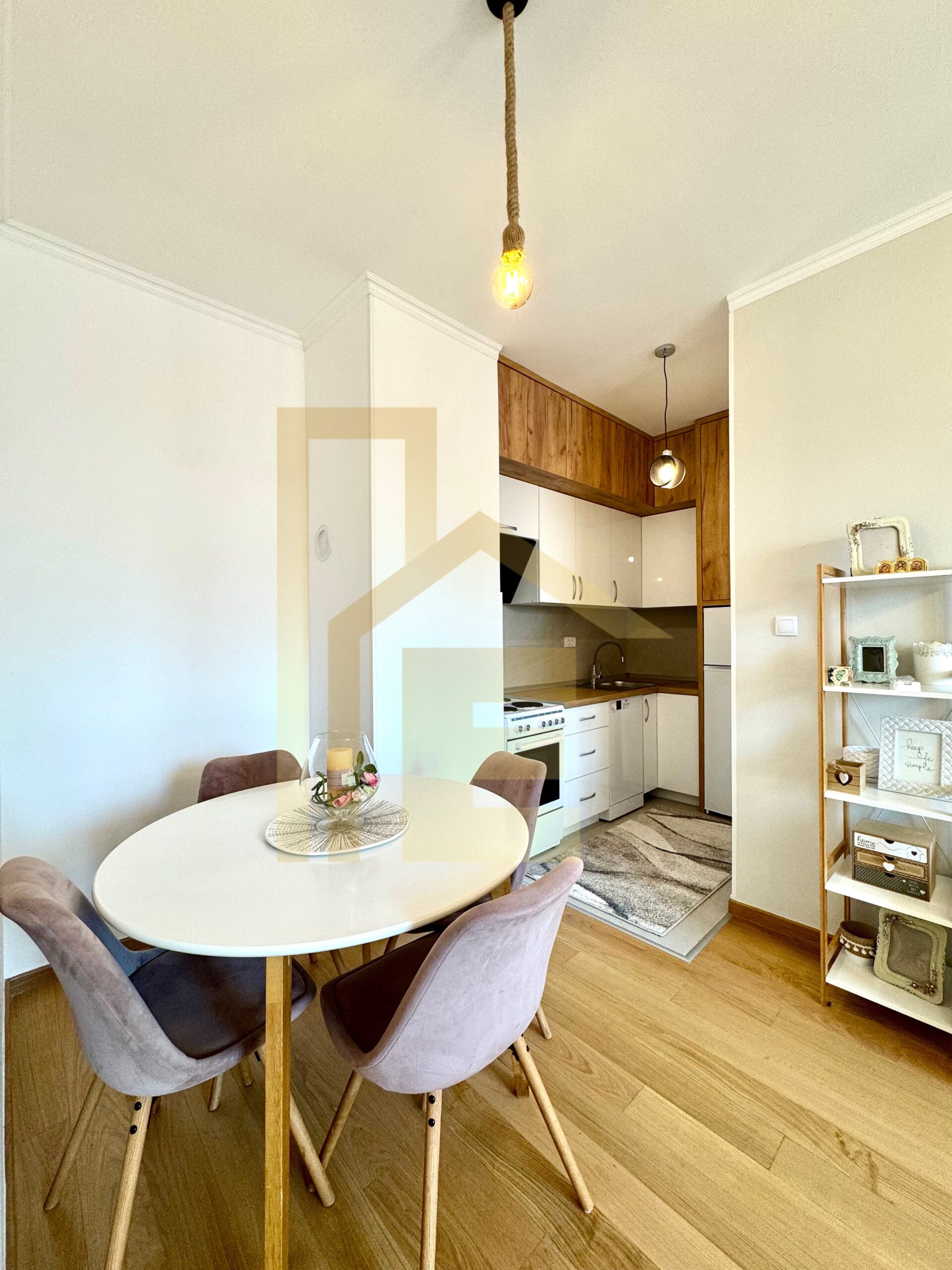 Na prodaju useljiv dvosoban stan, naselje Centar slika 10