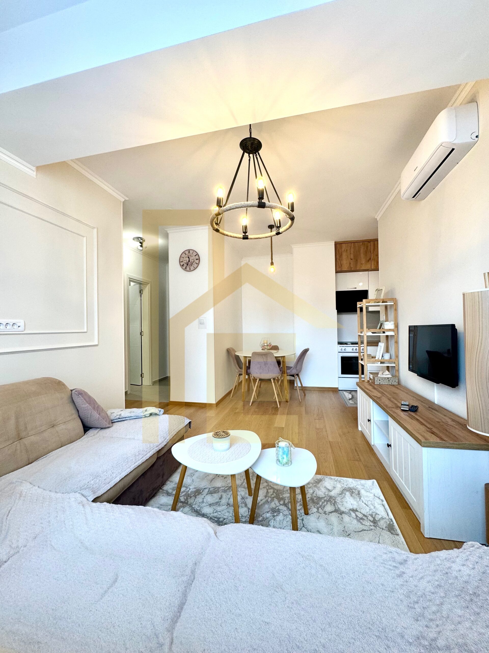 Na prodaju useljiv dvosoban stan, naselje Centar slika 8