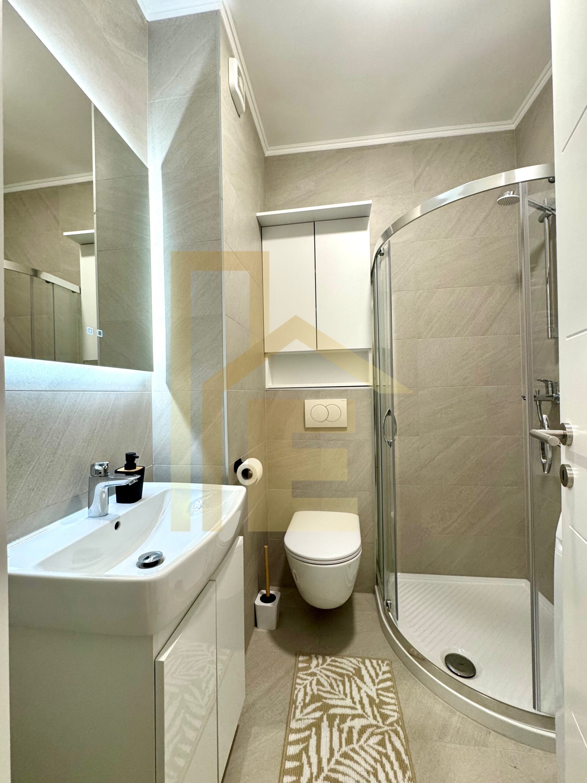 Na prodaju useljiv dvosoban stan, naselje Centar slika 19