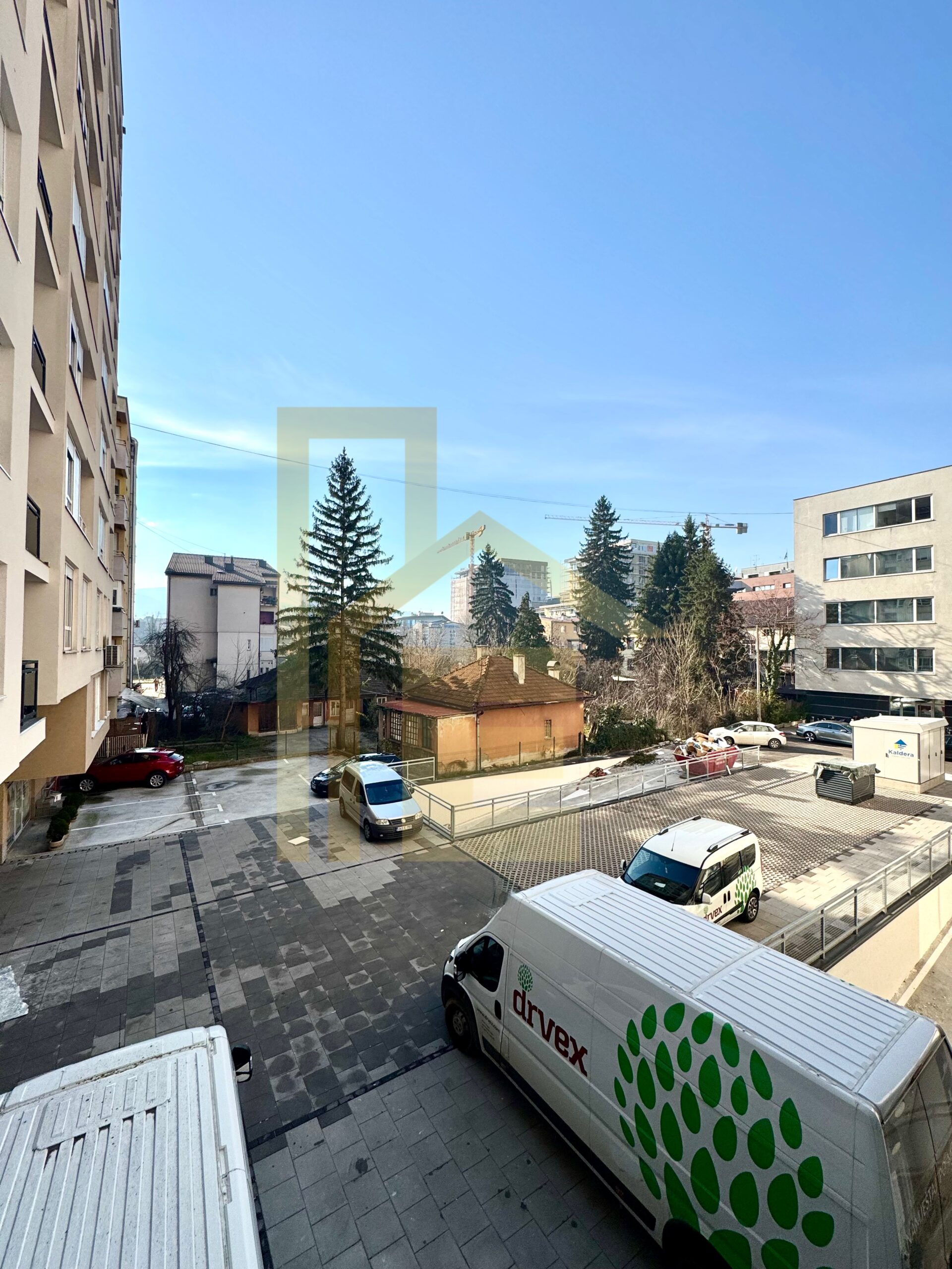 Na prodaju useljiv dvosoban stan, naselje Centar slika 21