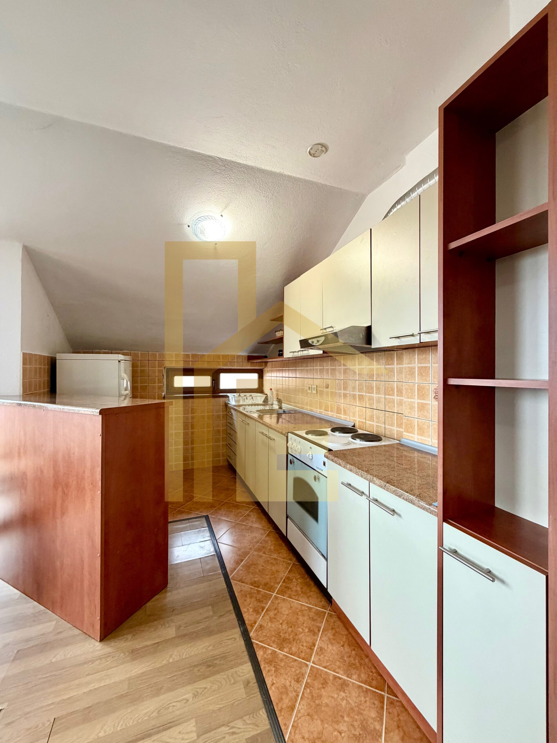 Trosoban stan kod TC Delta, 750 KM SA REŽIJAMA slika 7