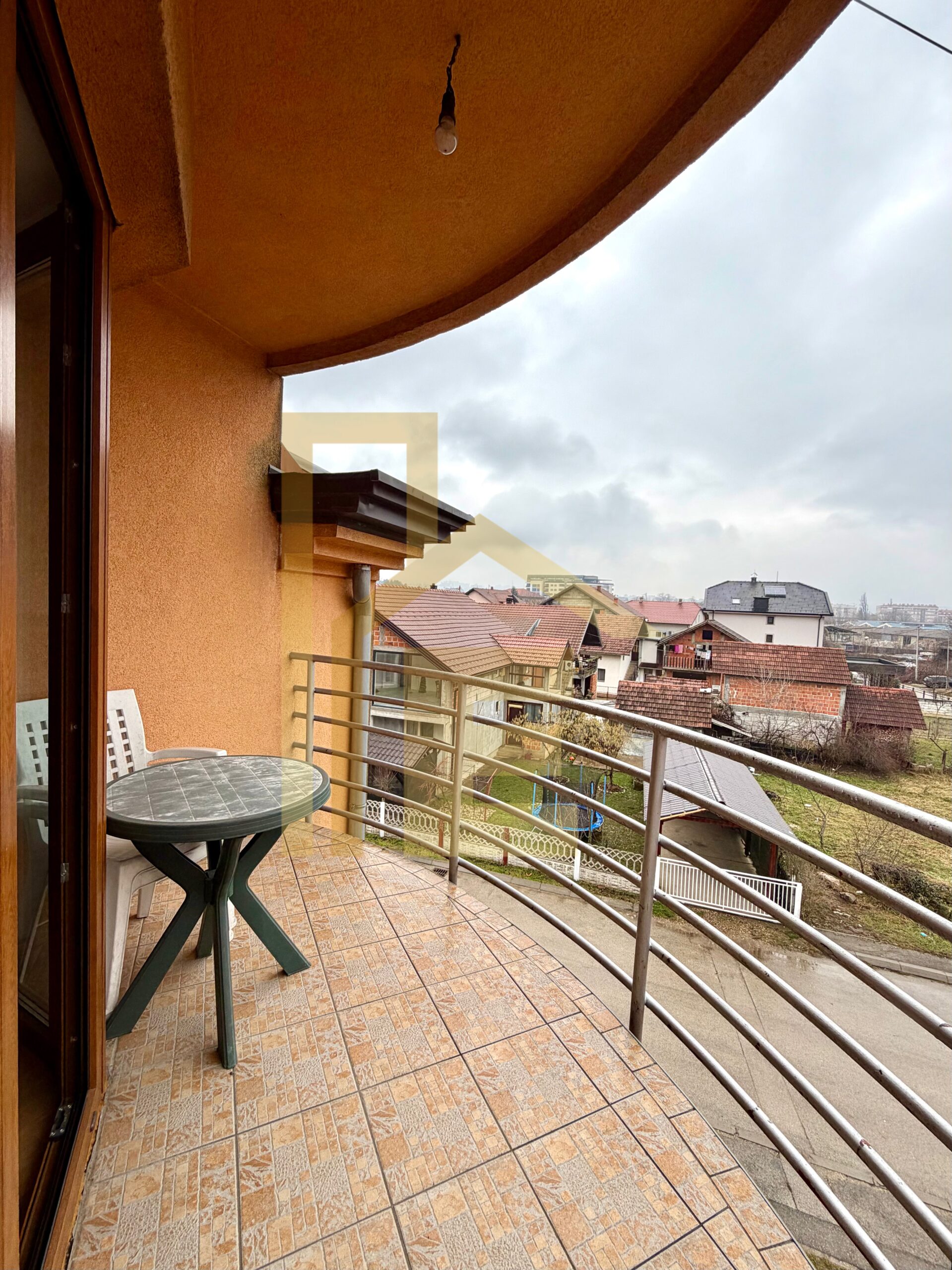 Trosoban stan kod TC Delta, 750 KM SA REŽIJAMA slika 6