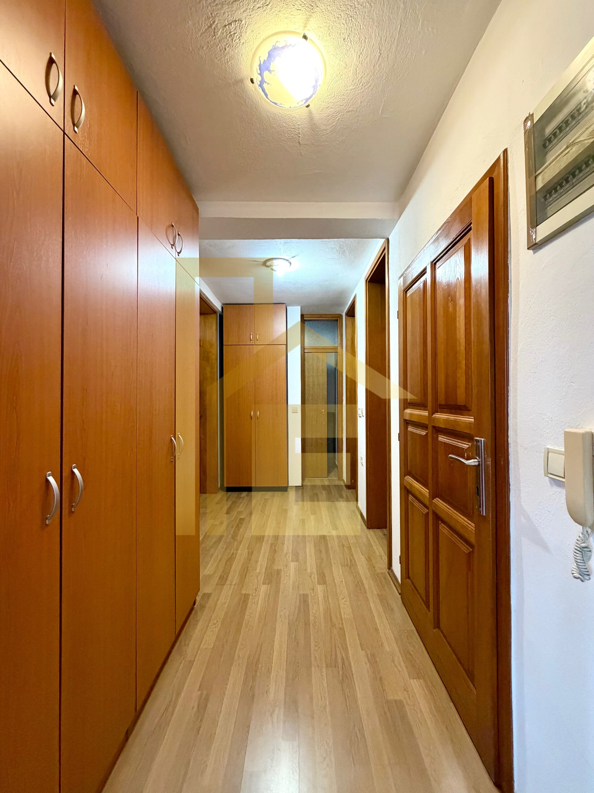 Trosoban stan kod TC Delta, 750 KM SA REŽIJAMA slika 9