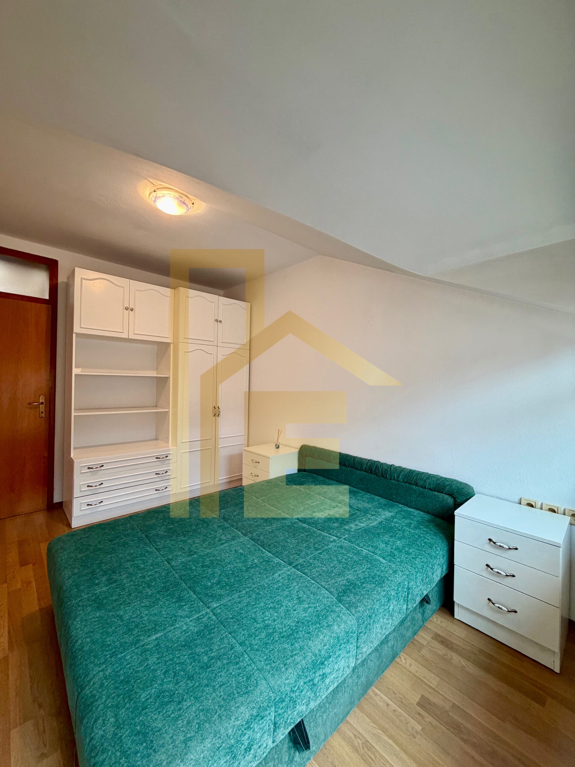 Trosoban stan kod TC Delta, 750 KM SA REŽIJAMA slika 16