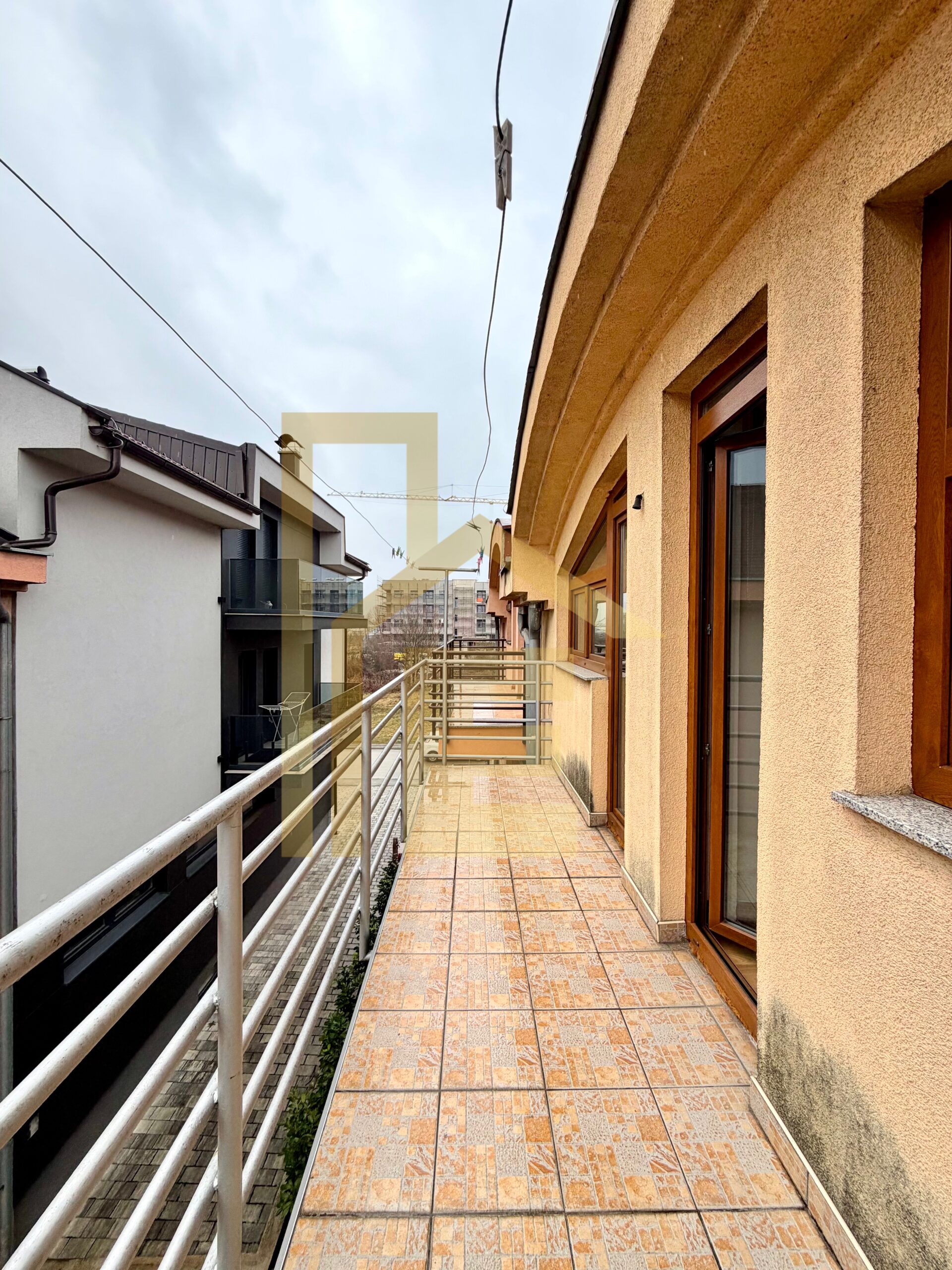 Trosoban stan kod TC Delta, 750 KM SA REŽIJAMA slika 15