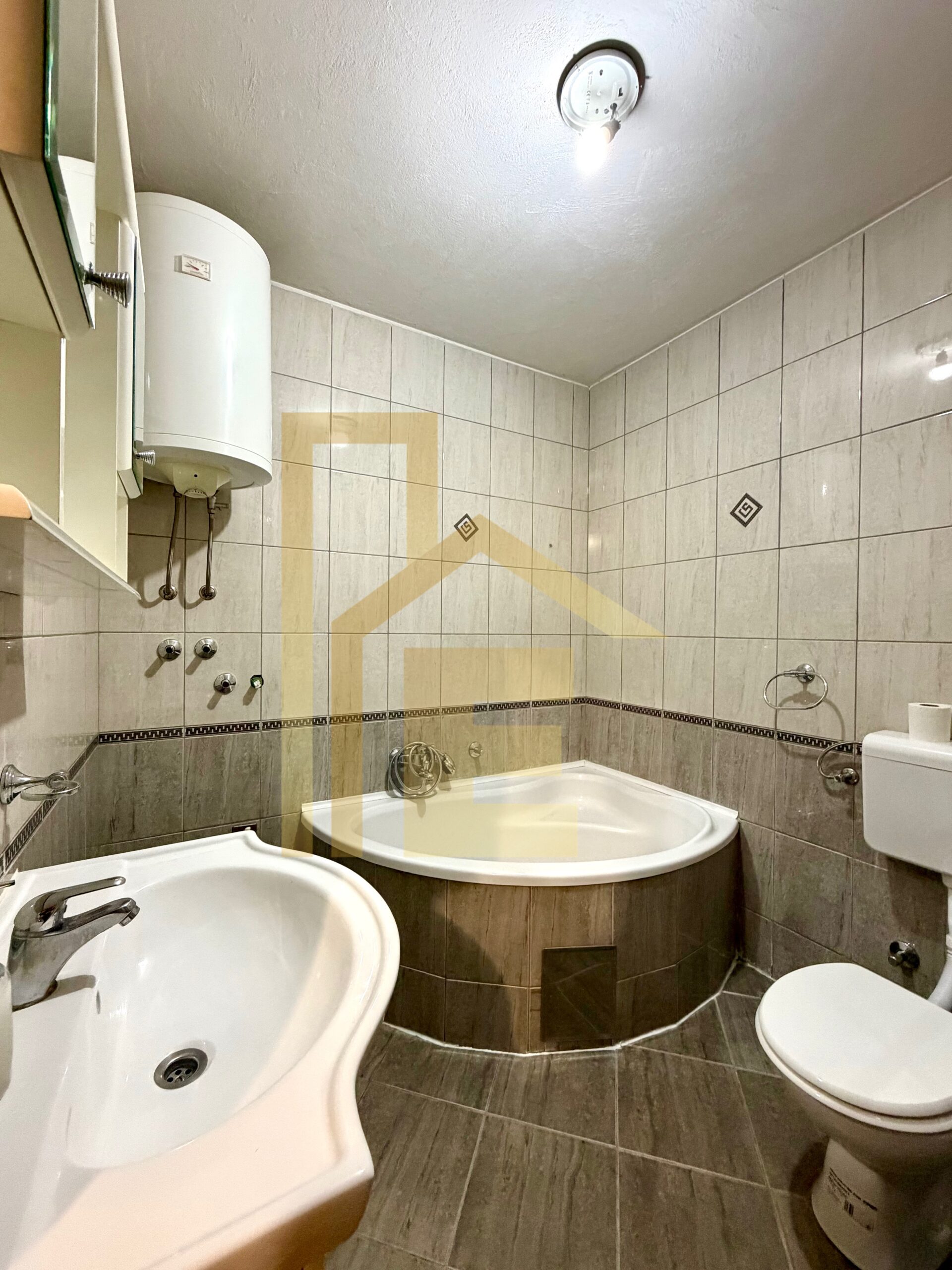 Trosoban stan kod TC Delta, 750 KM SA REŽIJAMA slika 22