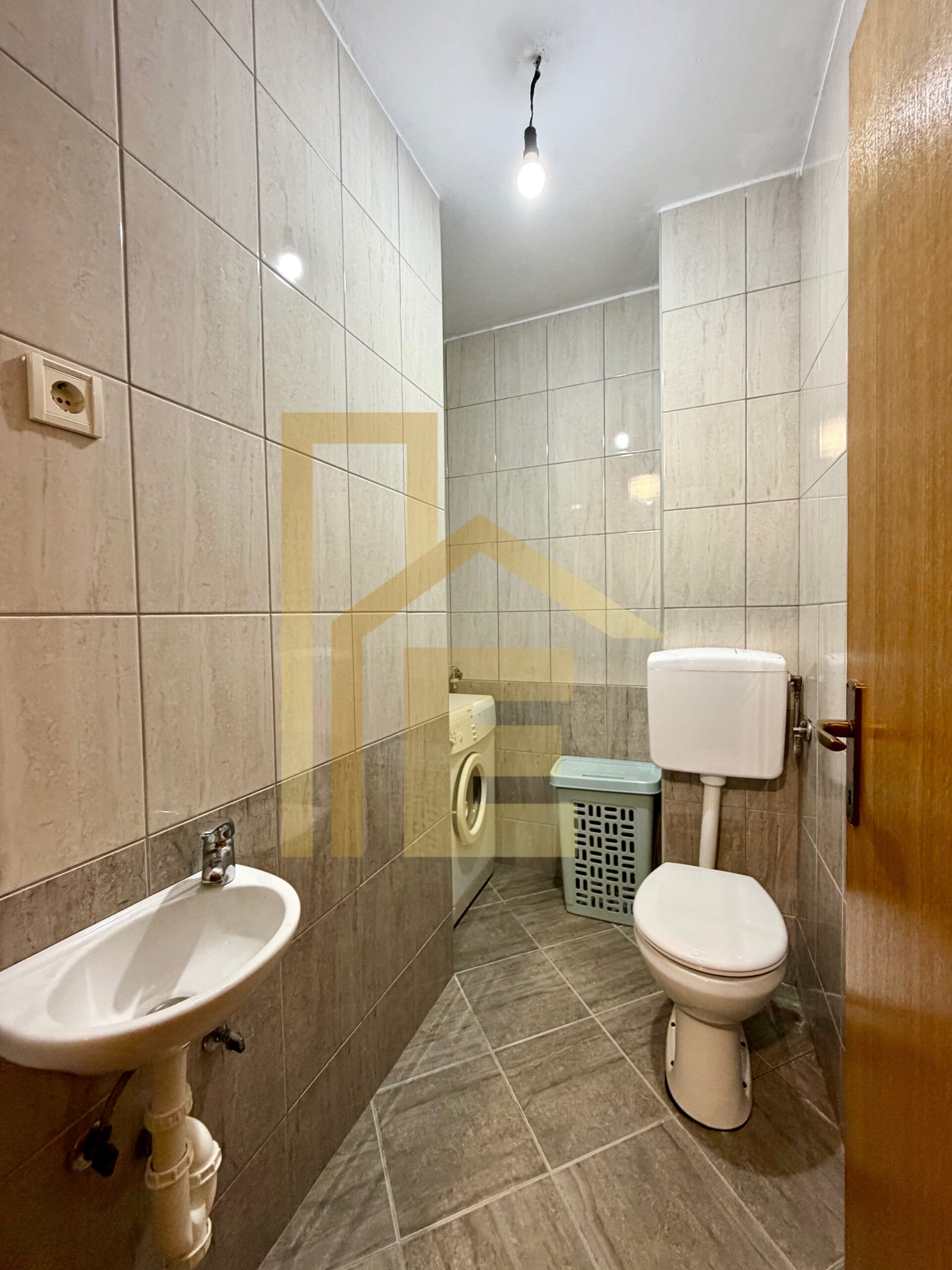 Trosoban stan kod TC Delta, 750 KM SA REŽIJAMA slika 21