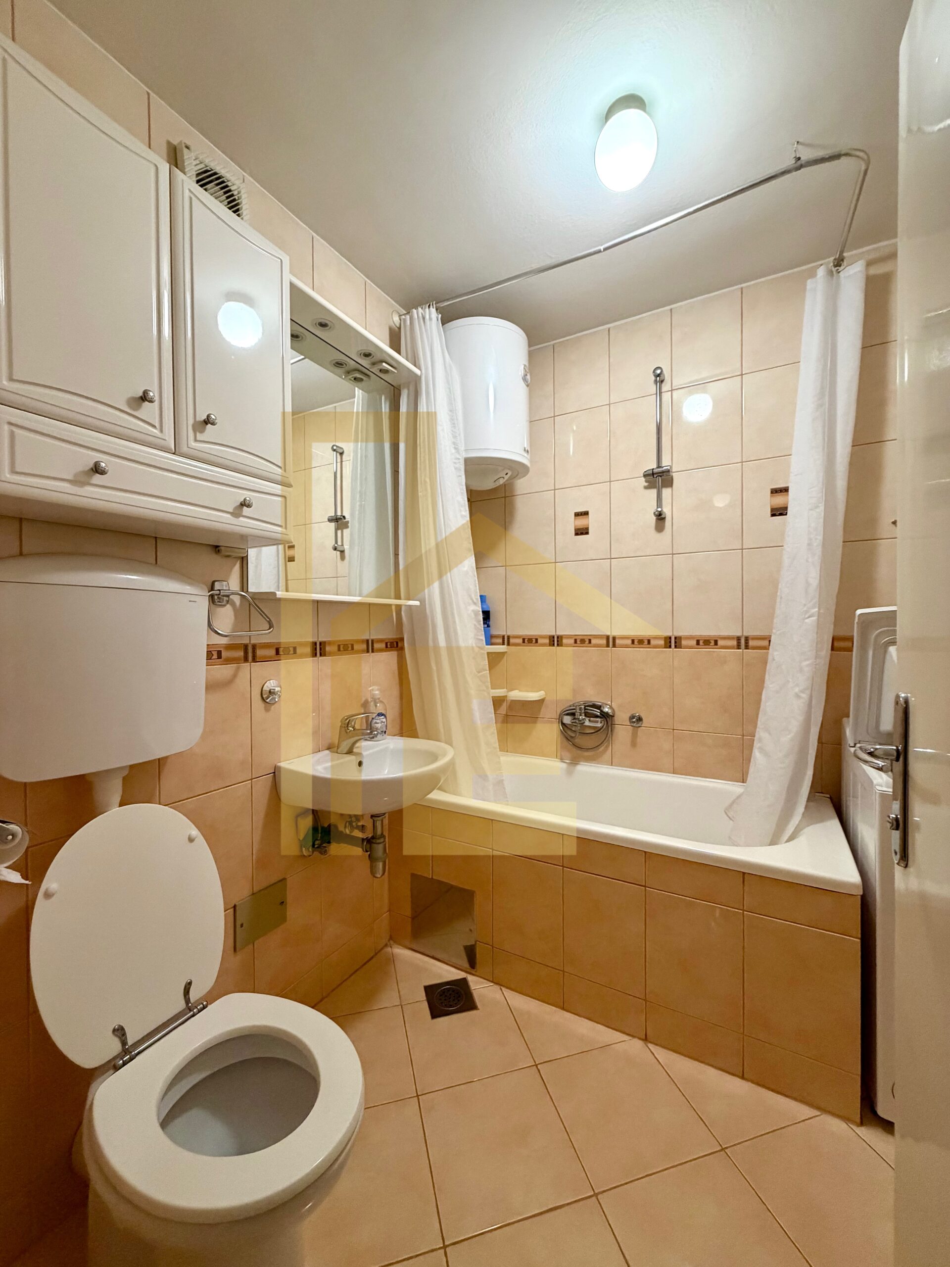 Komforan četverosoban stan, naselje Obilićevo slika 18