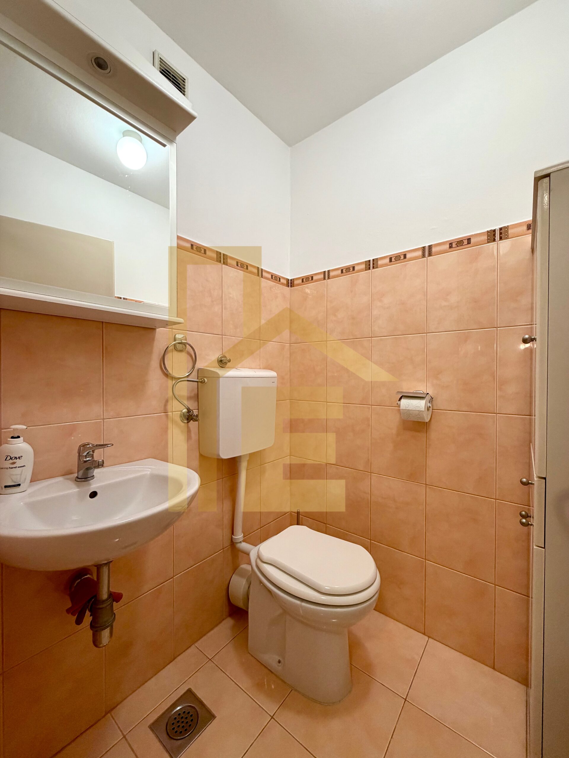 Komforan četverosoban stan, naselje Obilićevo slika 23