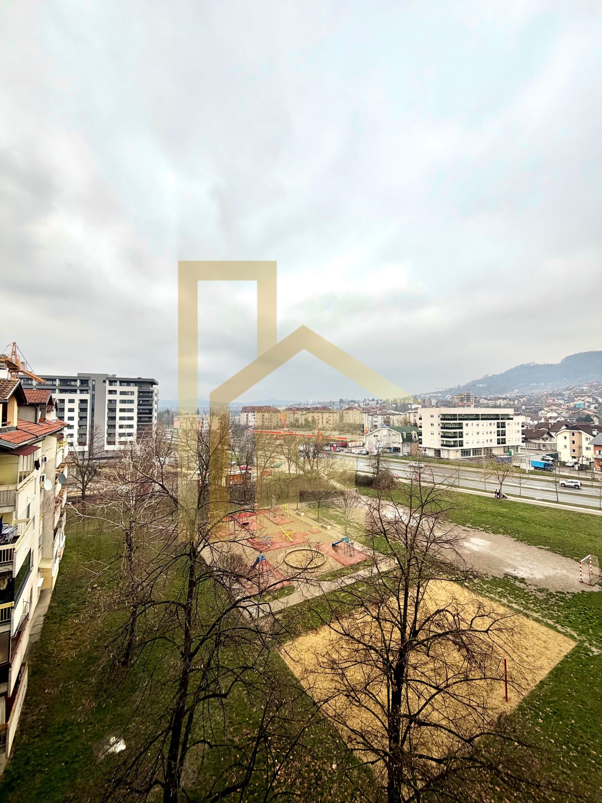 Komforan četverosoban stan, naselje Obilićevo slika 25