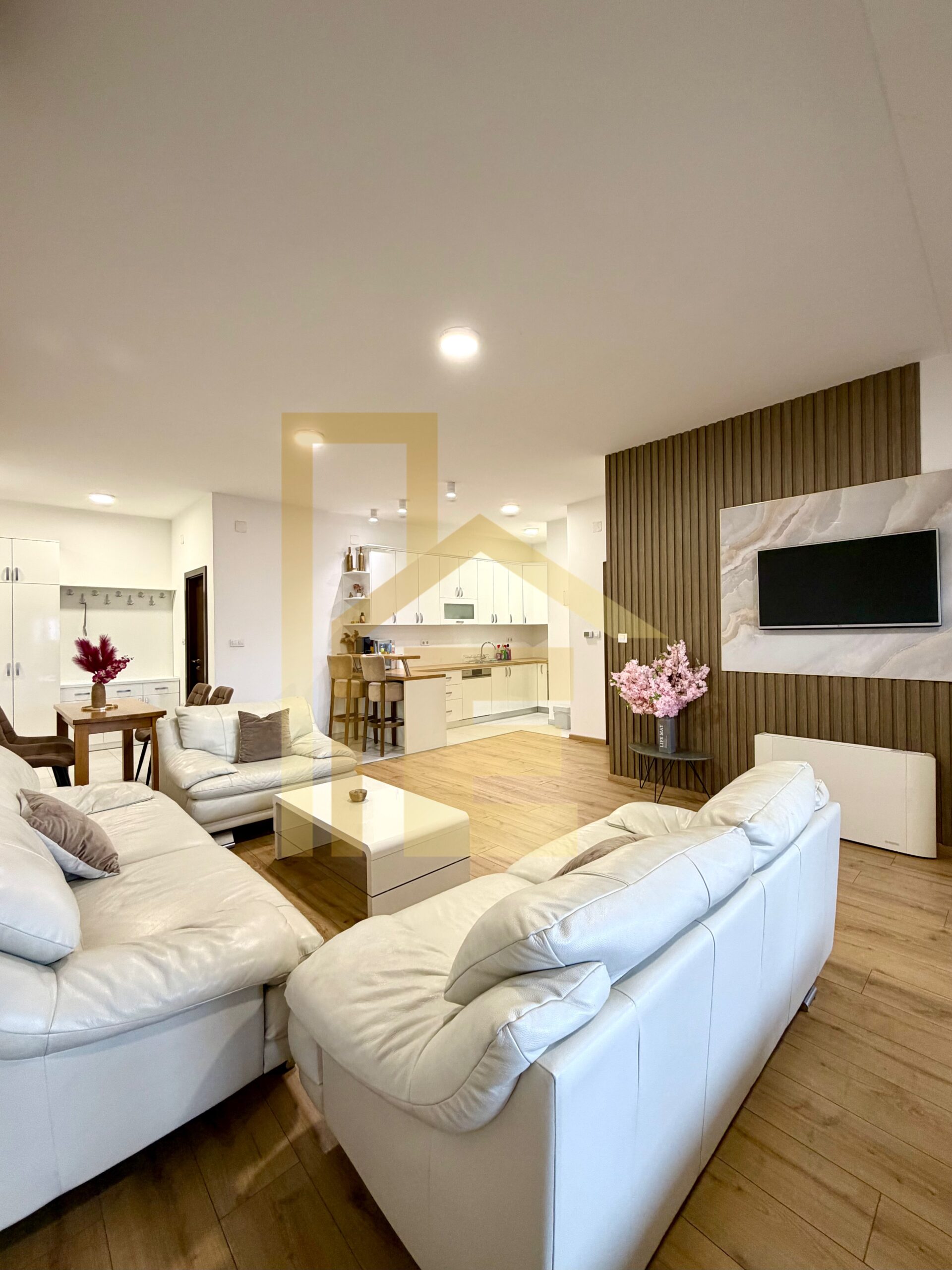 Na prodaju prostran i useljiv dvosoban stan, Centar slika 9