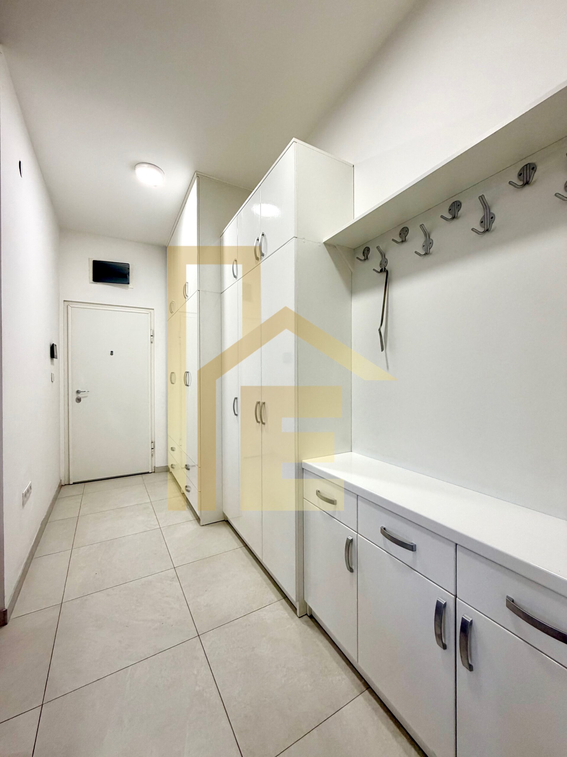 Na prodaju prostran i useljiv dvosoban stan, Centar slika 13